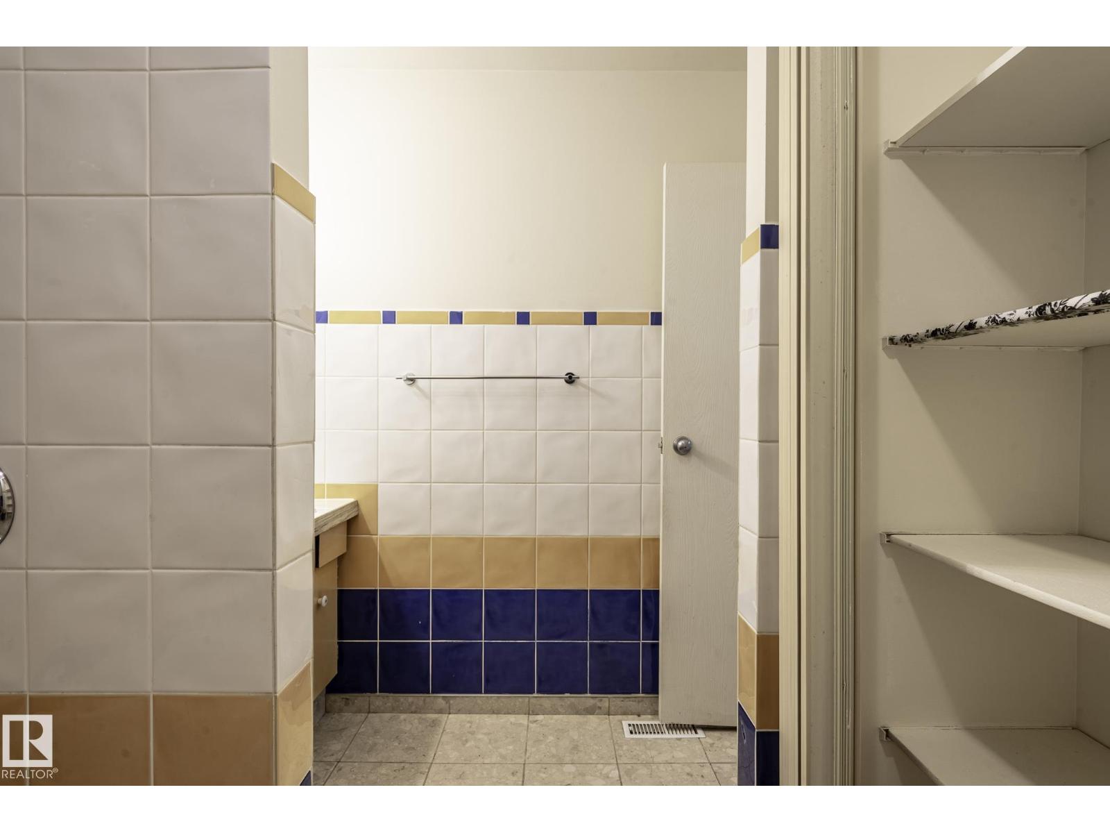 18439 66 AV NW - 33