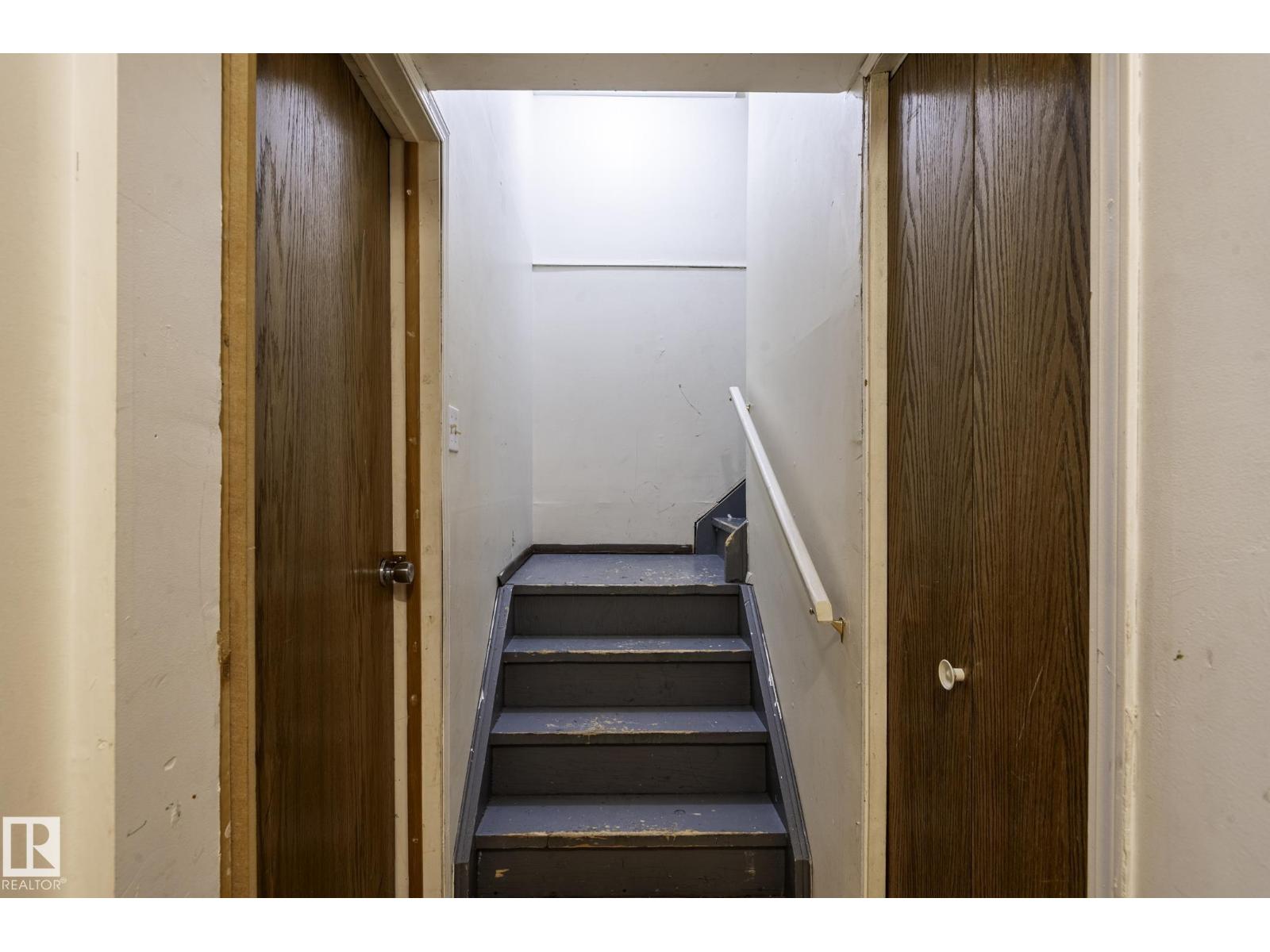 18439 66 AV NW - 39