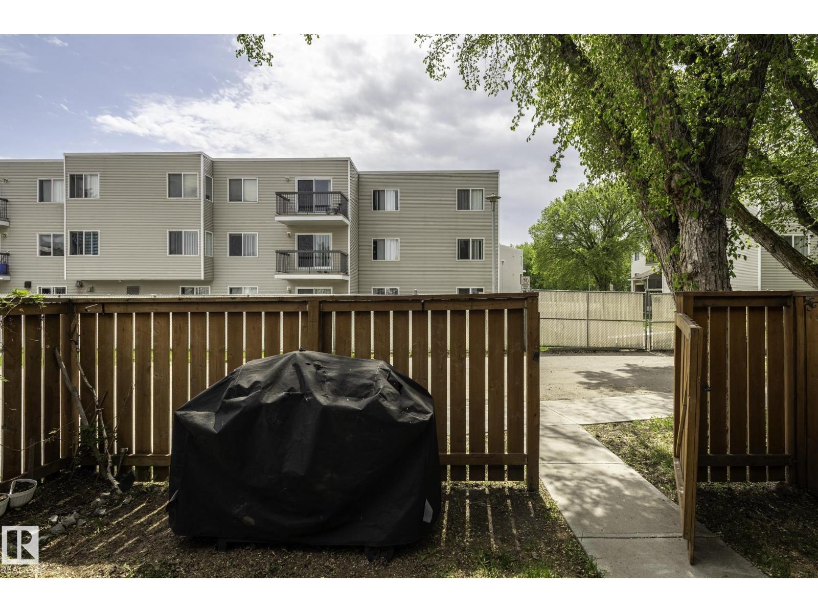 18439 66 AV NW - 47
