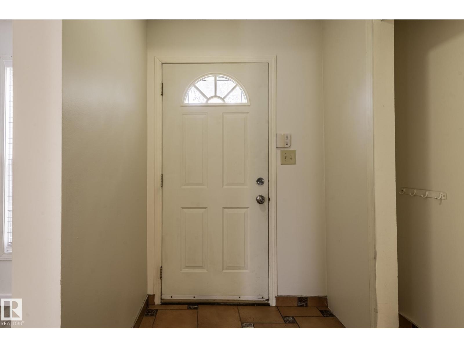 18439 66 AV NW - 7