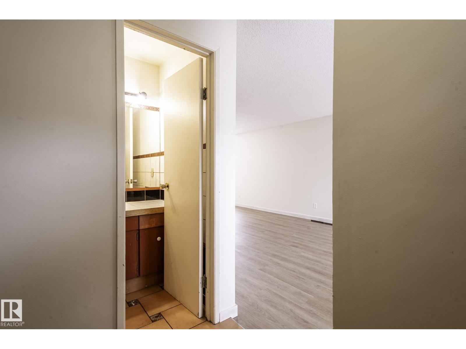 18439 66 AV NW - 8