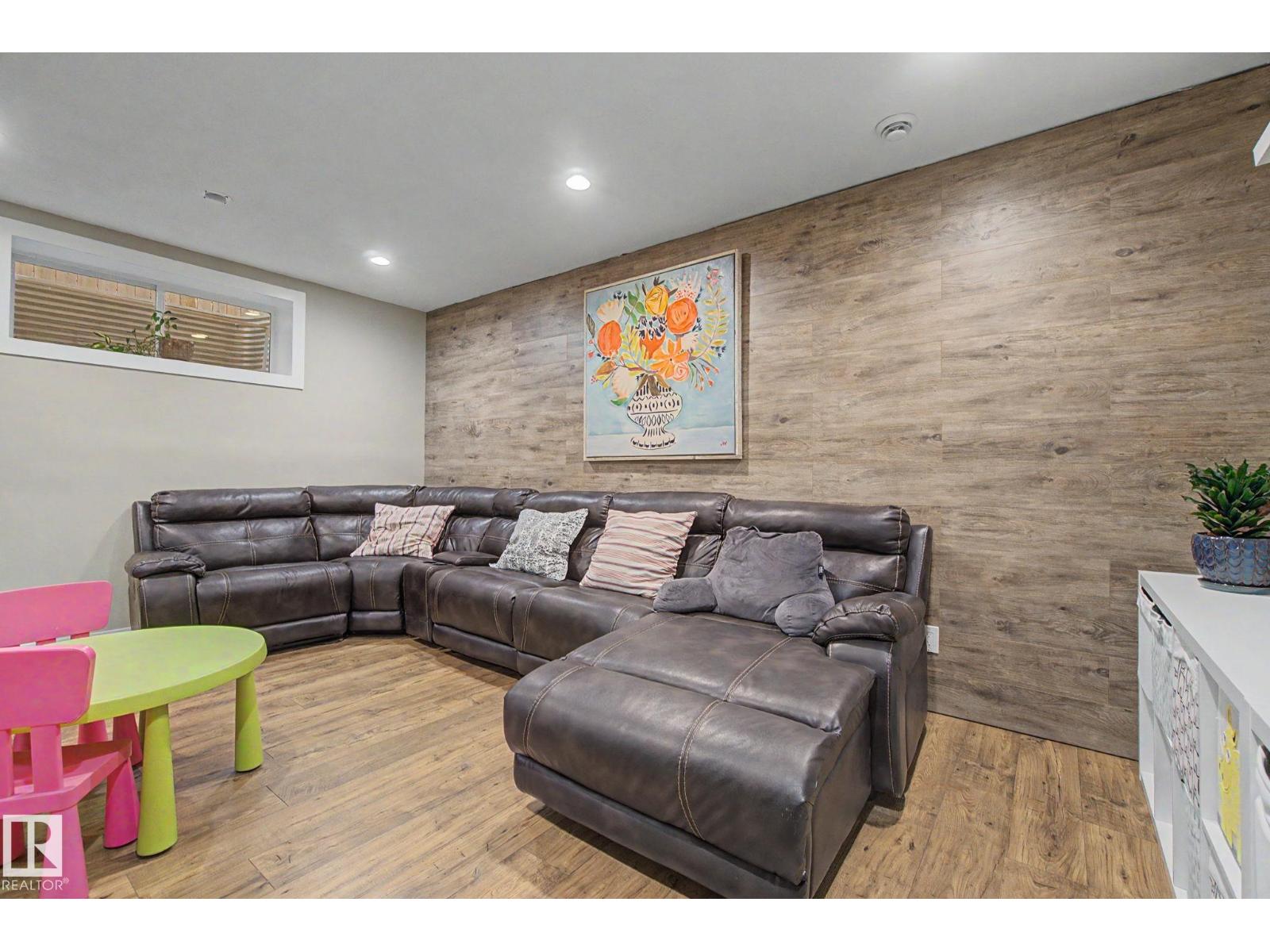 9704 221 ST NW - 38