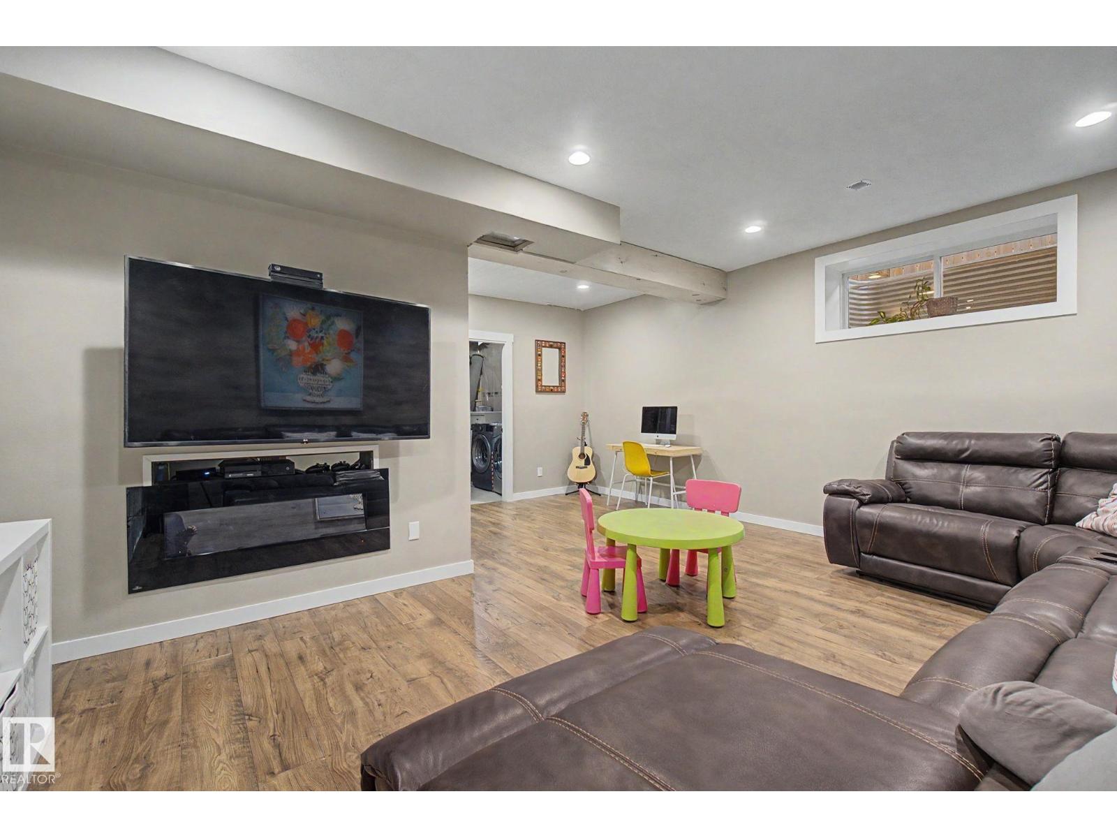 9704 221 ST NW - 39