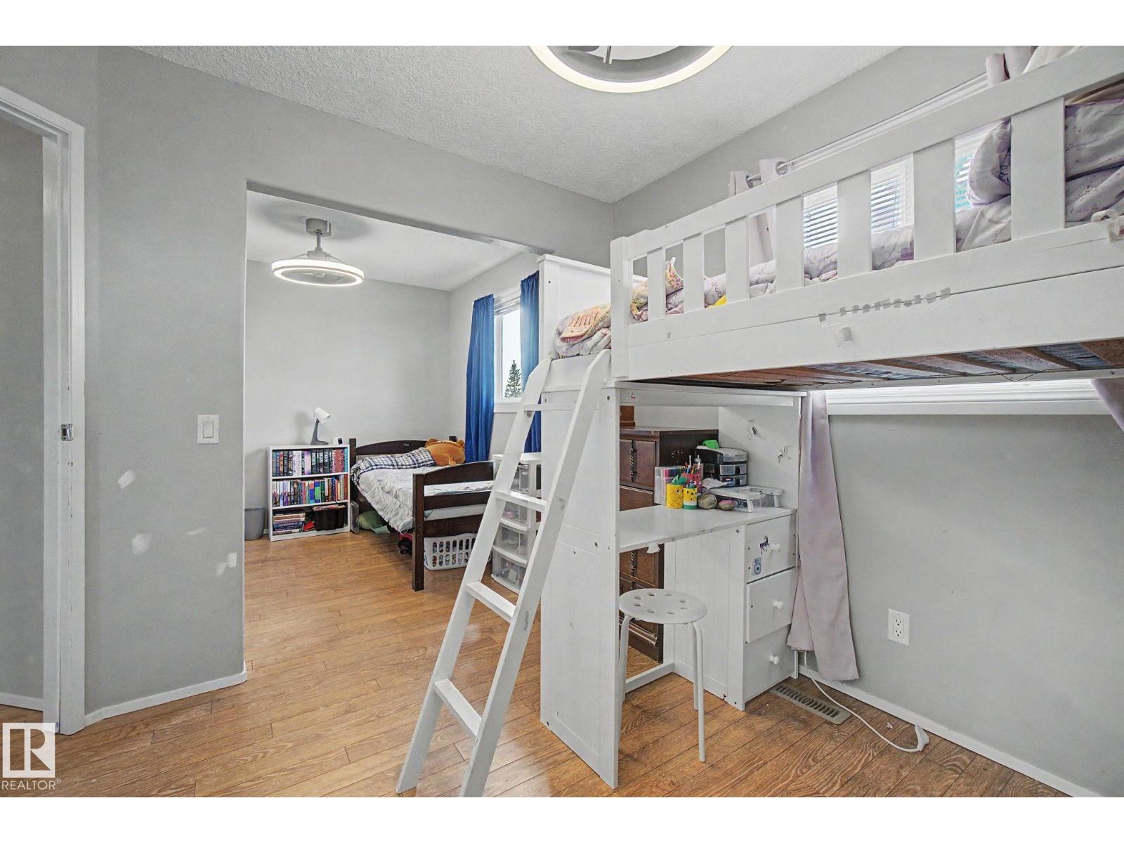 #141 5 ABERDEEN WY - 23