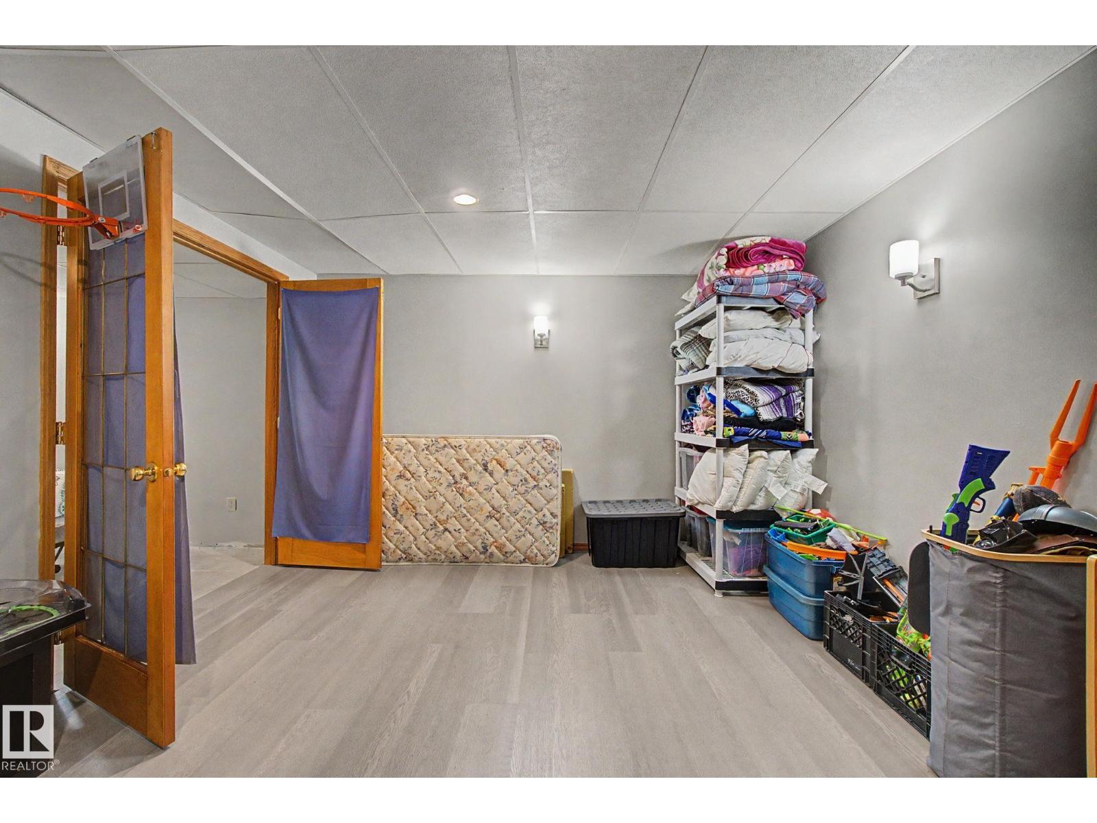 #141 5 ABERDEEN WY - 32
