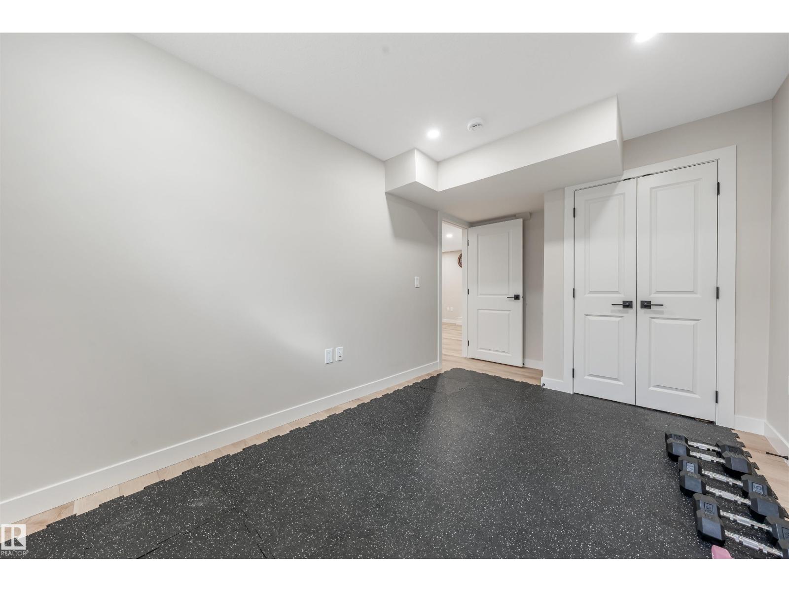5907 19 AV SW - 50