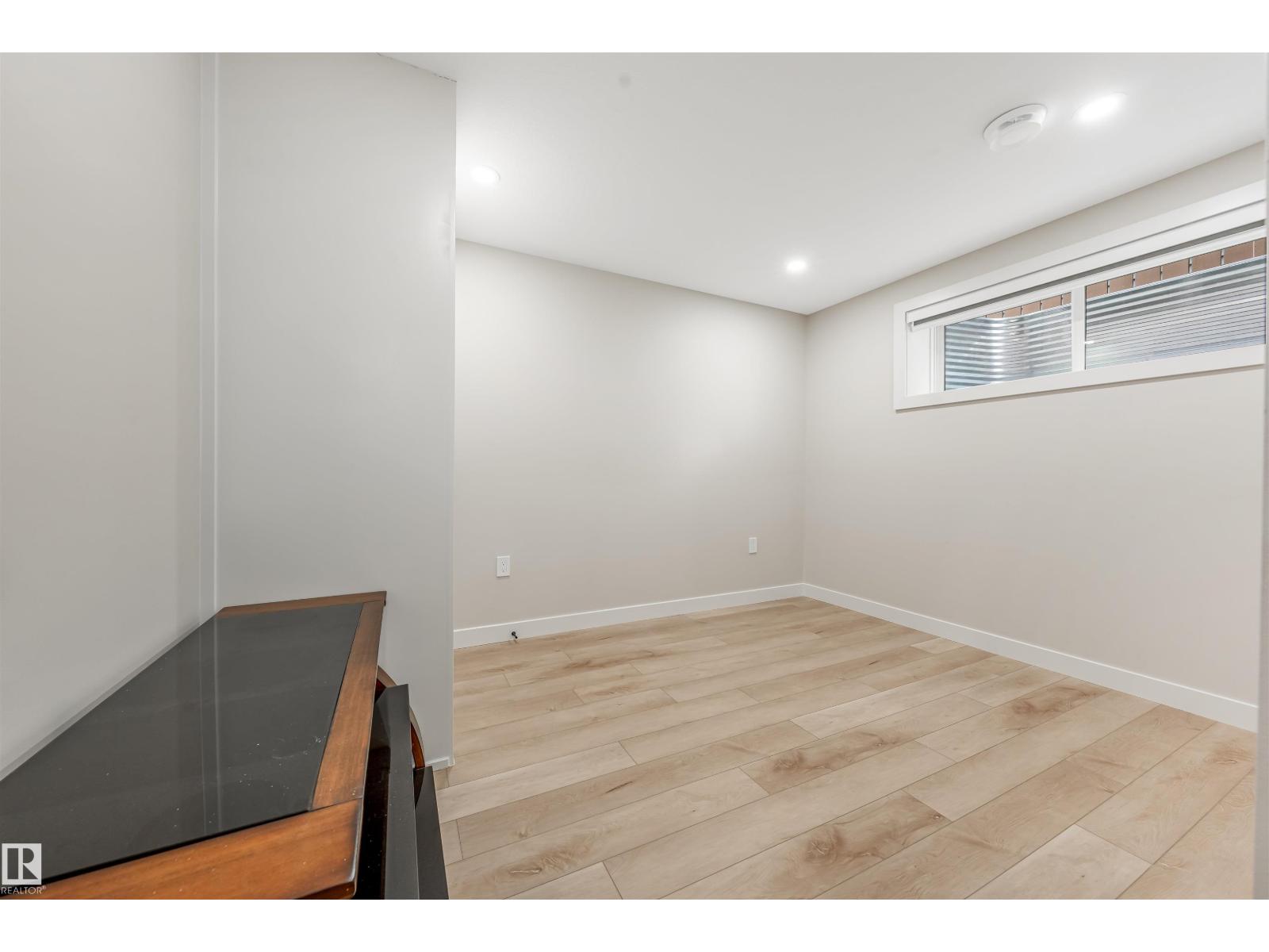 5907 19 AV SW - 53