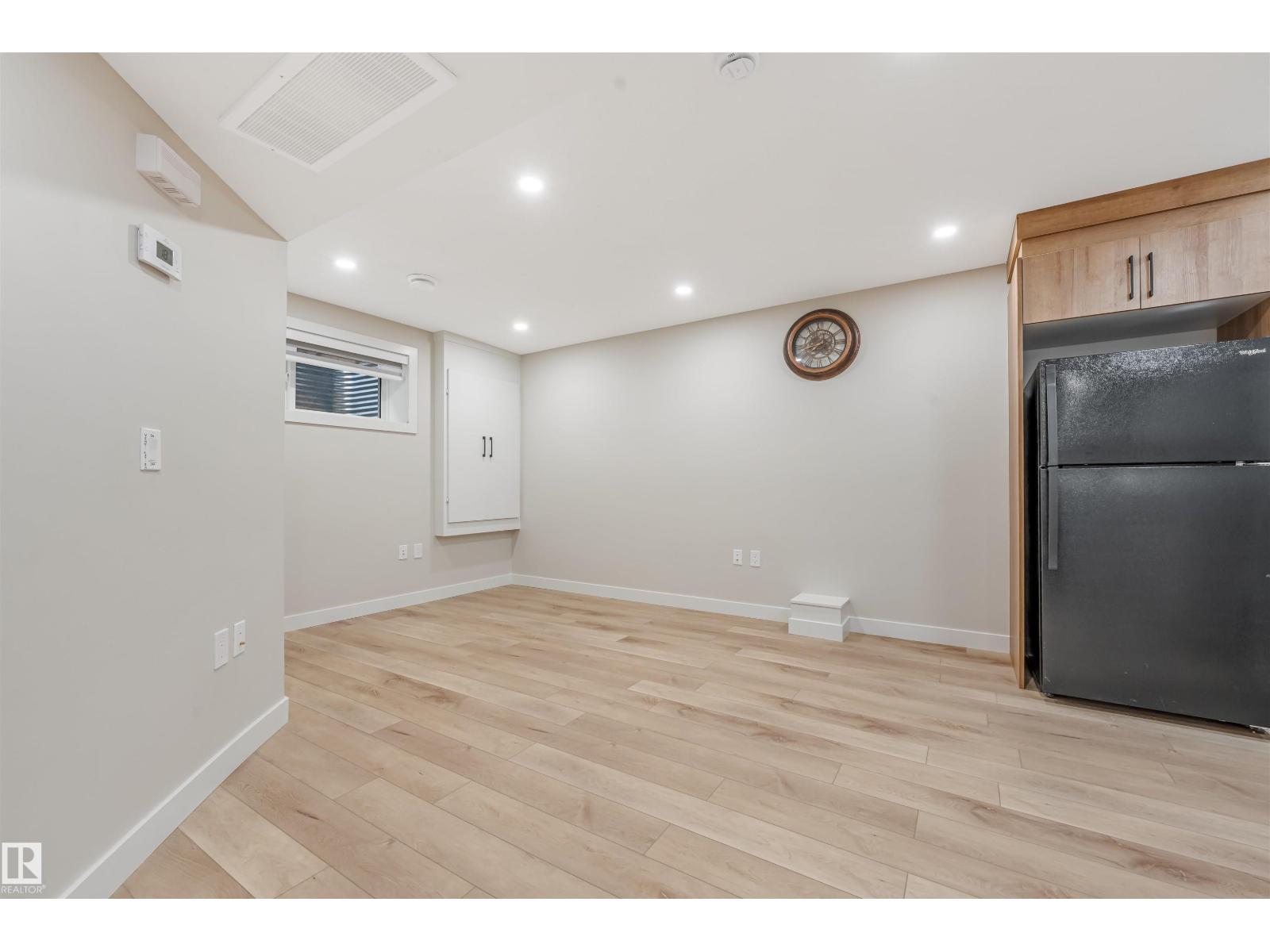 5907 19 AV SW - 56