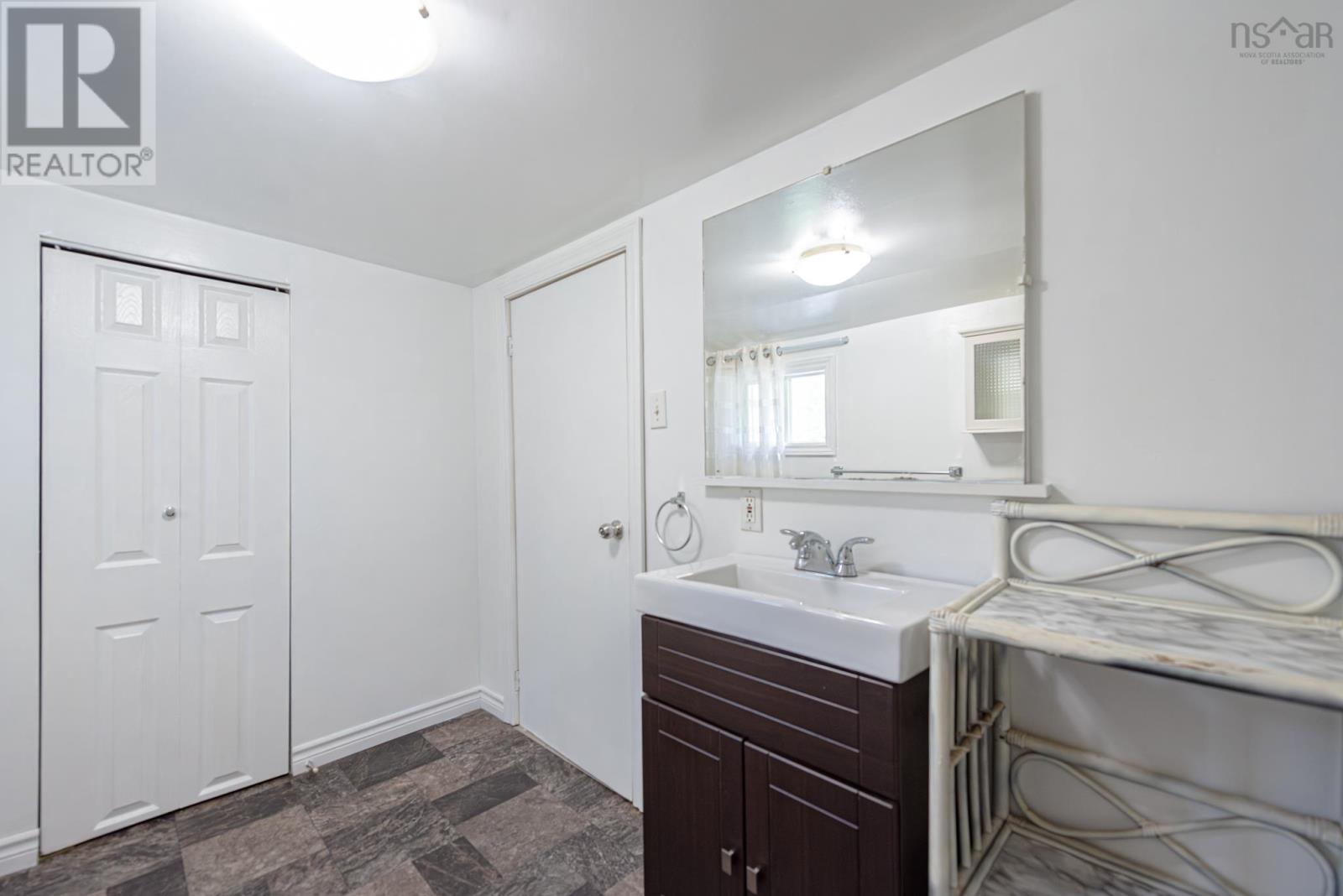 622 Lorne Street - 15