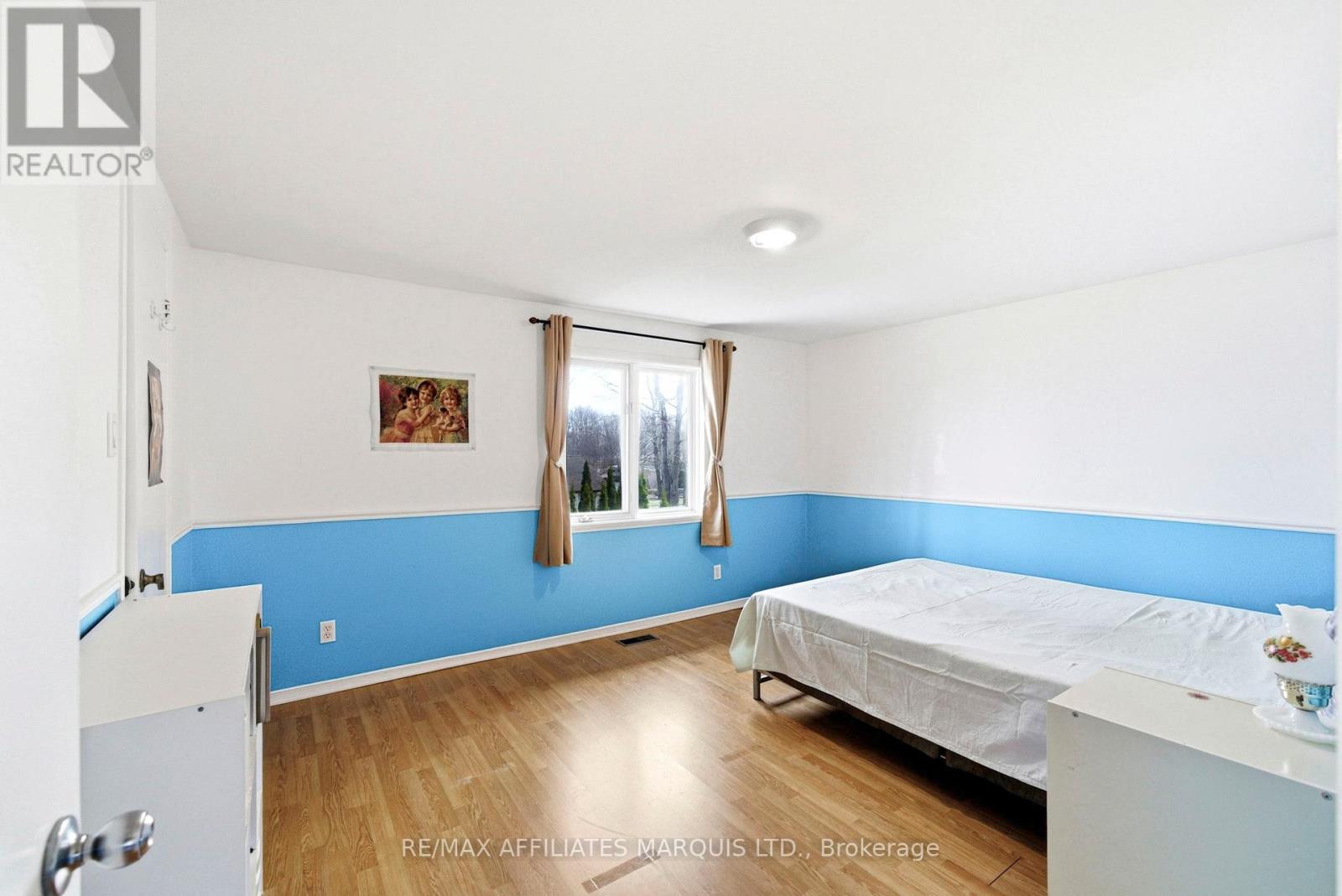 672 CHAMPLAIN DRIVE - 19