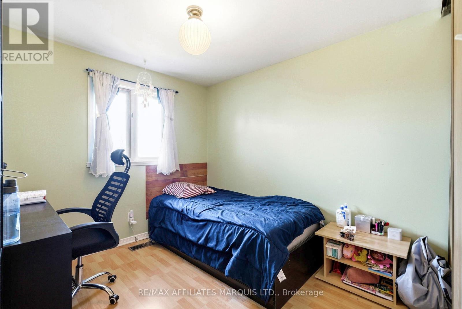 672 CHAMPLAIN DRIVE - 26