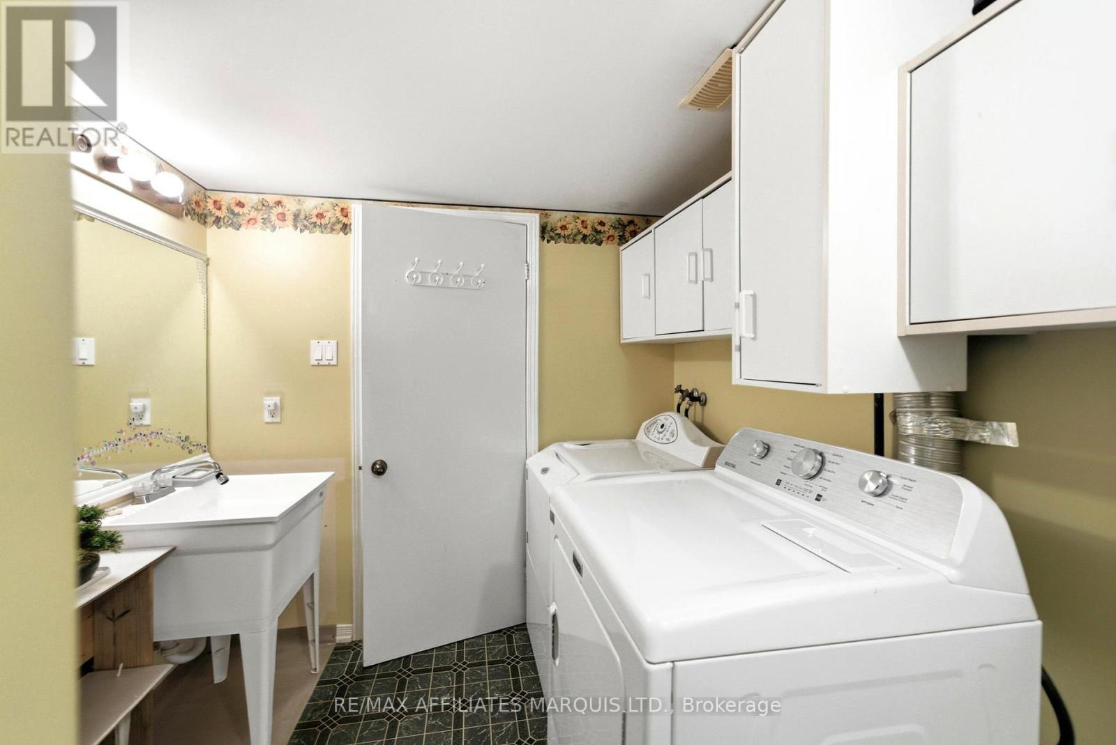 672 CHAMPLAIN DRIVE - 32
