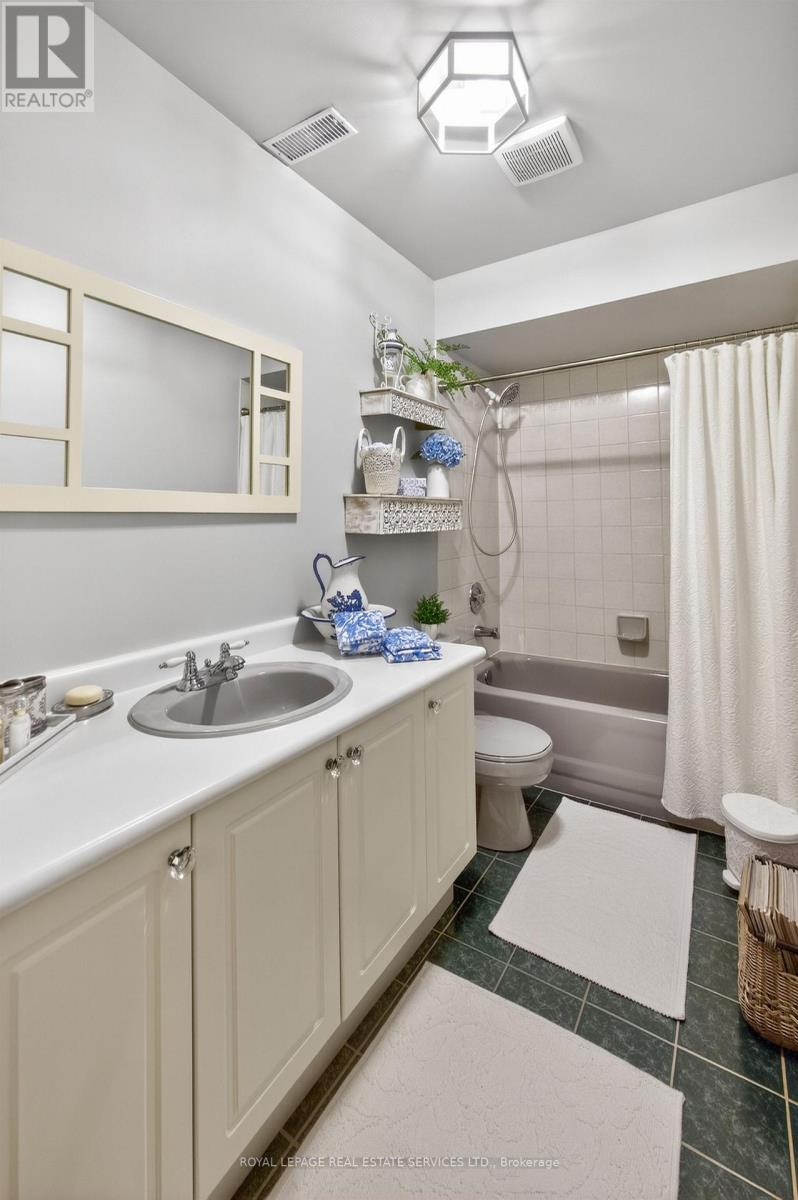 45 ROSEMARIE CRESCENT - 35