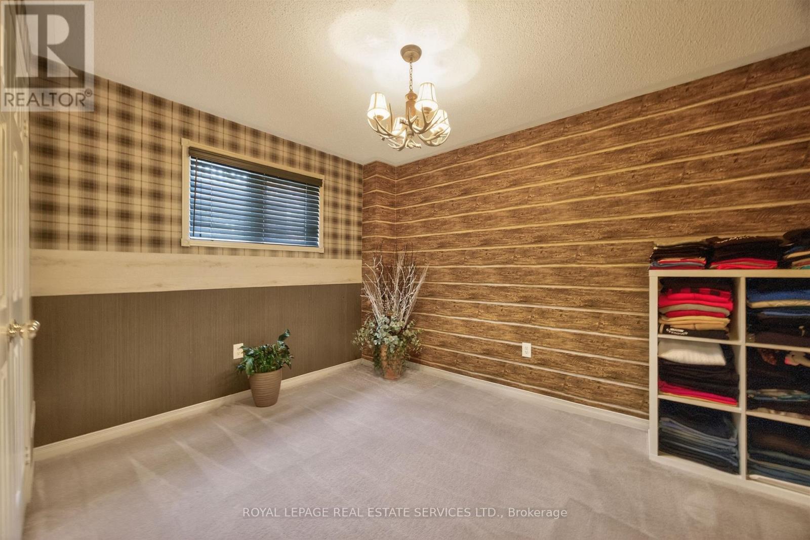 45 ROSEMARIE CRESCENT - 32