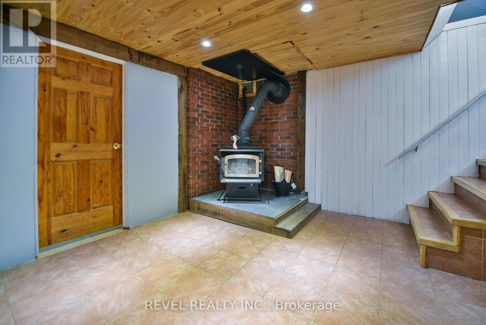 978 MUNICIPAL ROAD - 34