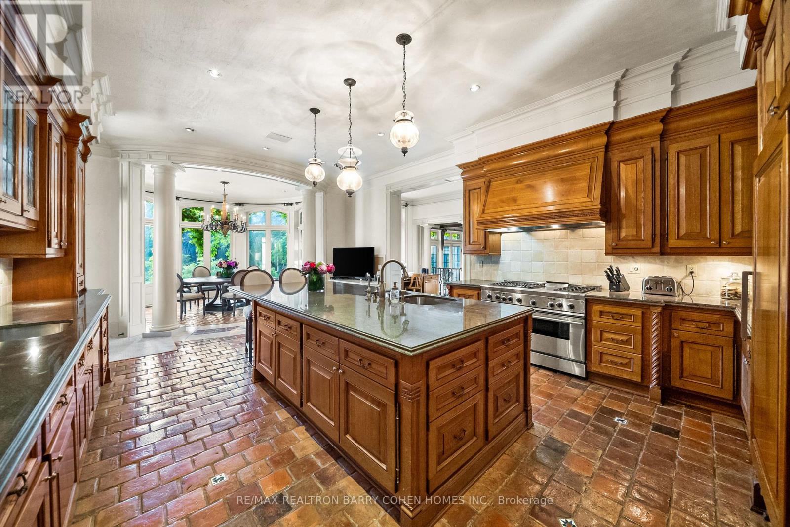85 THE BRIDLE PATH - 10