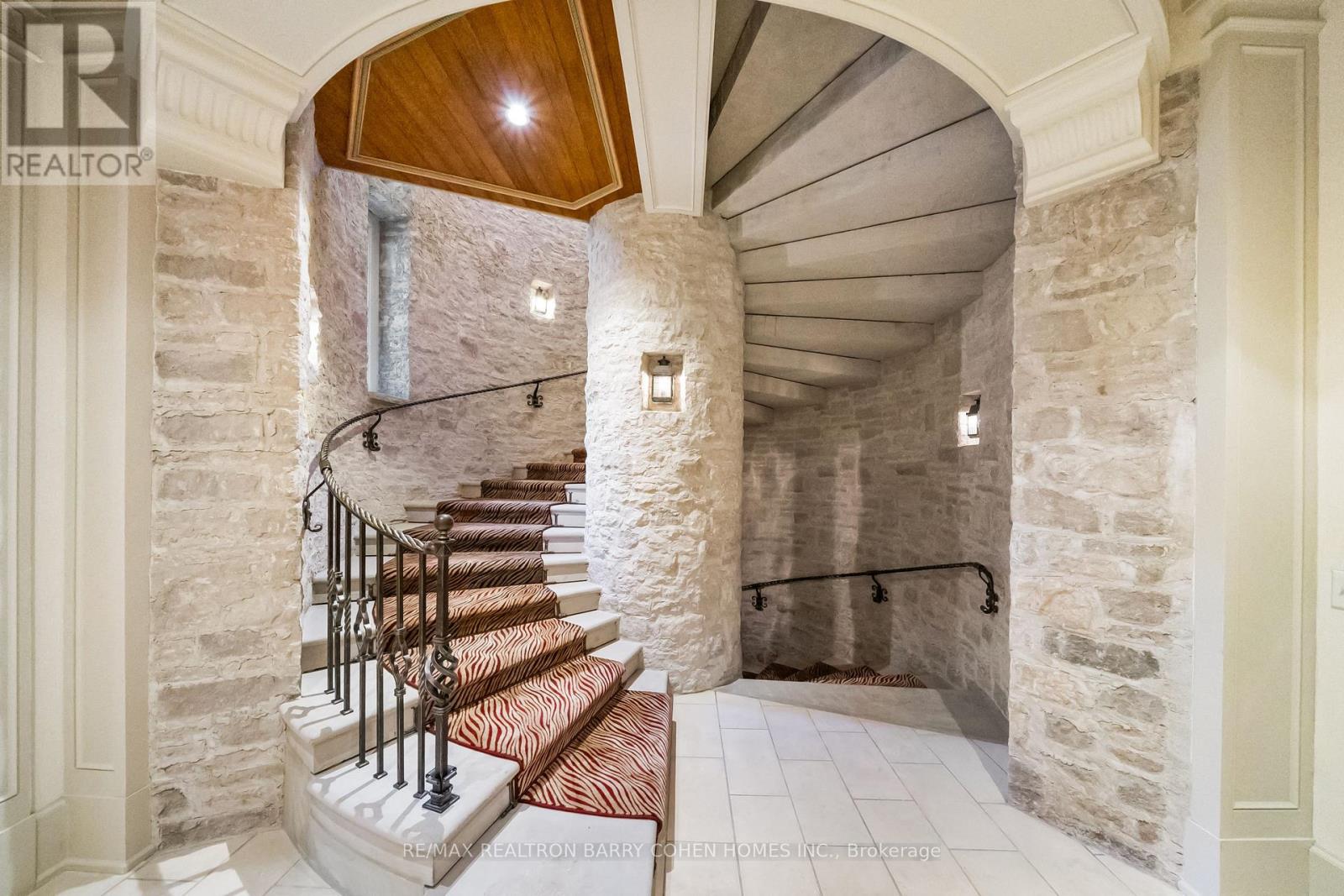 85 THE BRIDLE PATH - 15