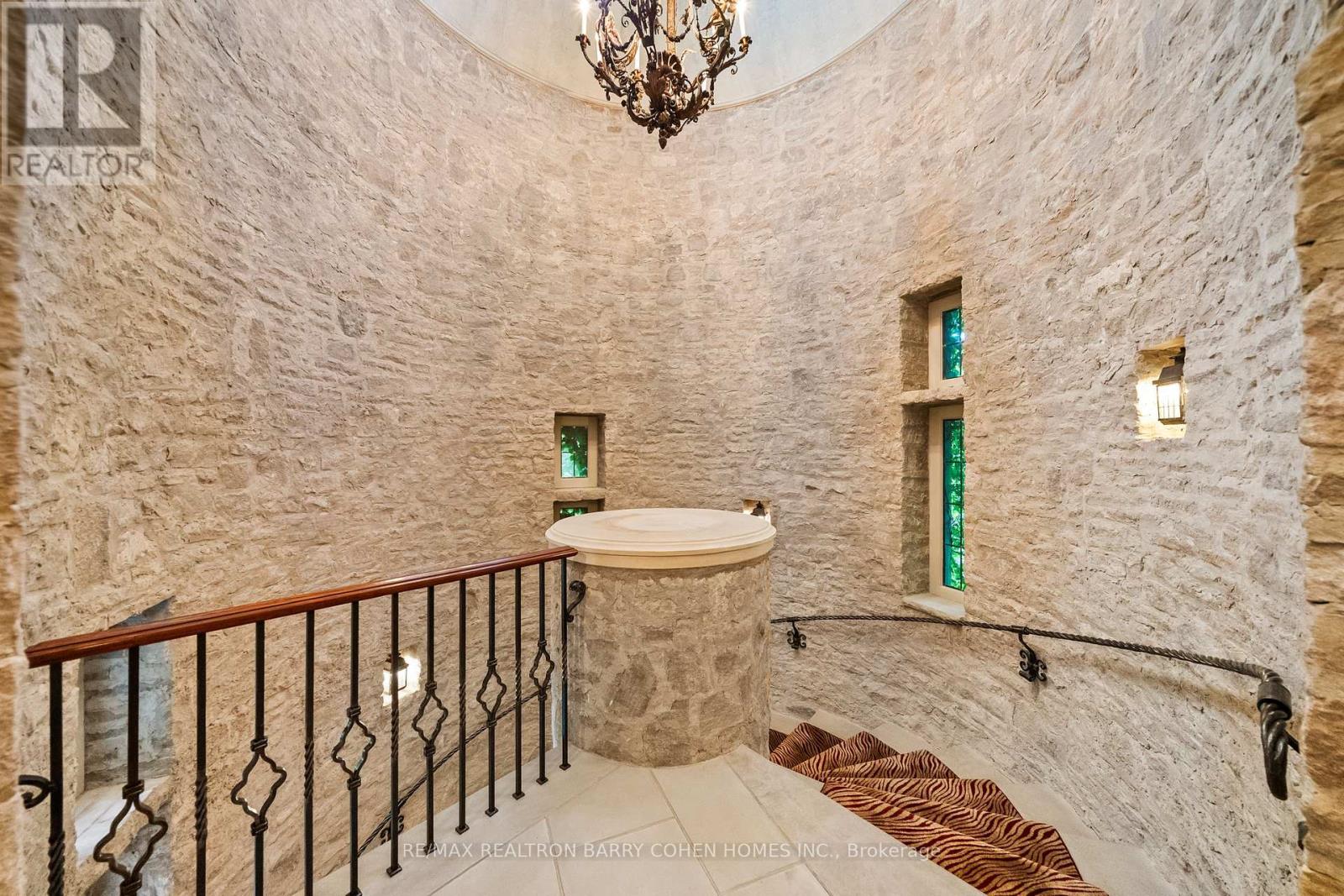 85 THE BRIDLE PATH - 26