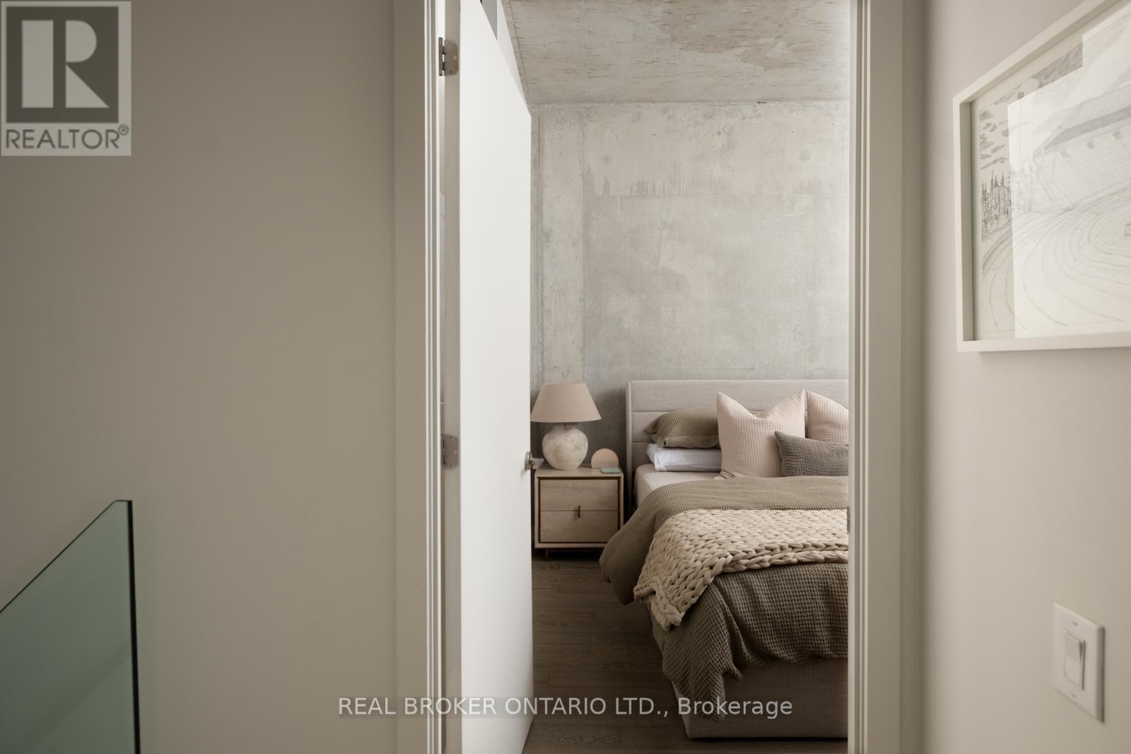 #PH24 39 BRANT STREET - 14