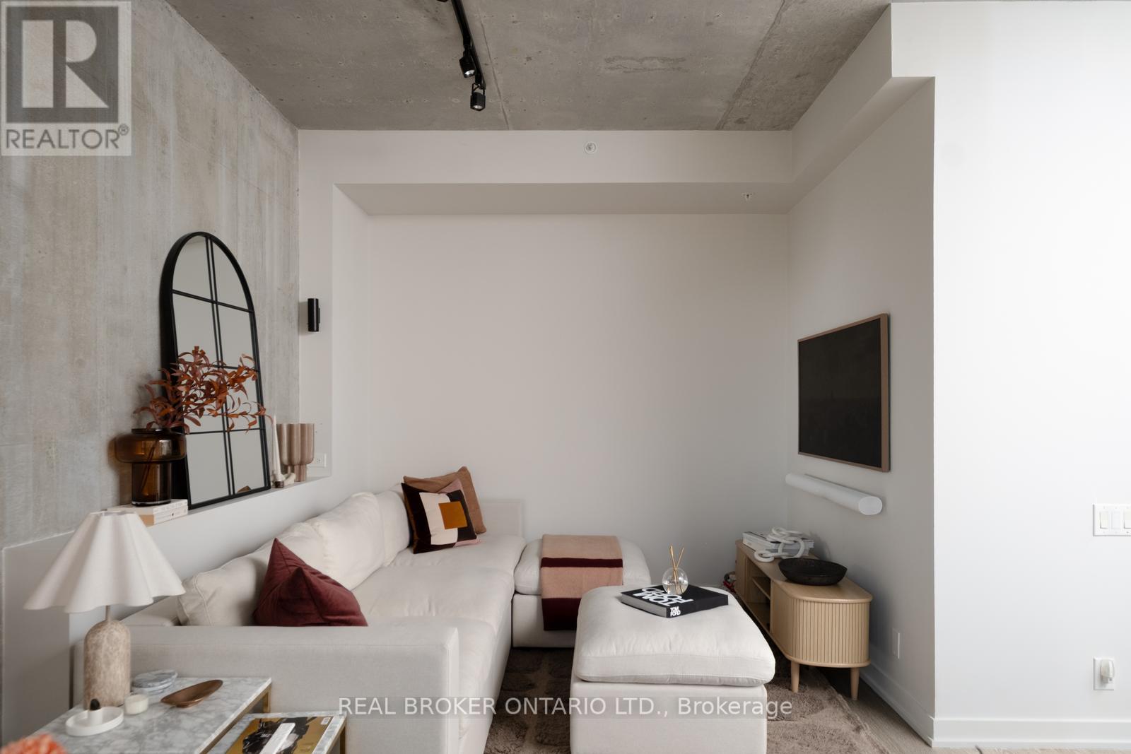#PH24 39 BRANT STREET - 6