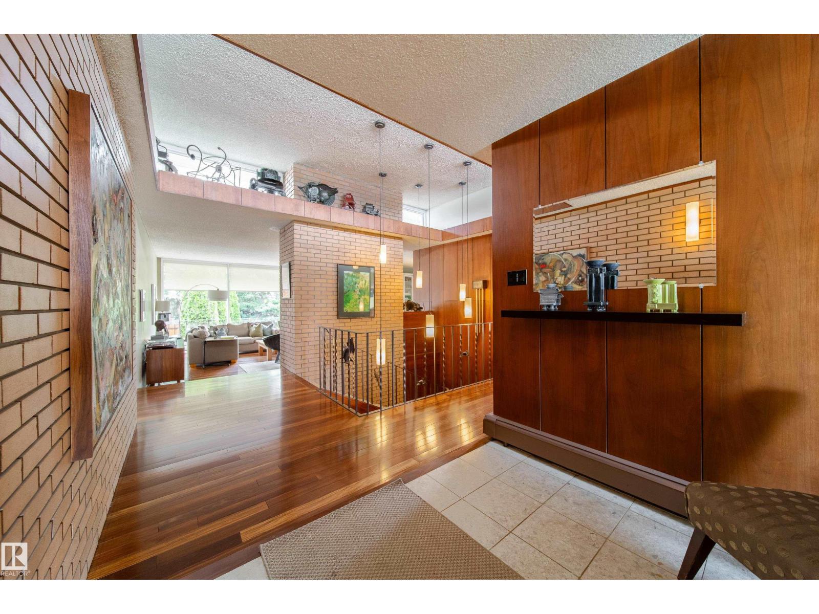 8703 137 ST NW - 6