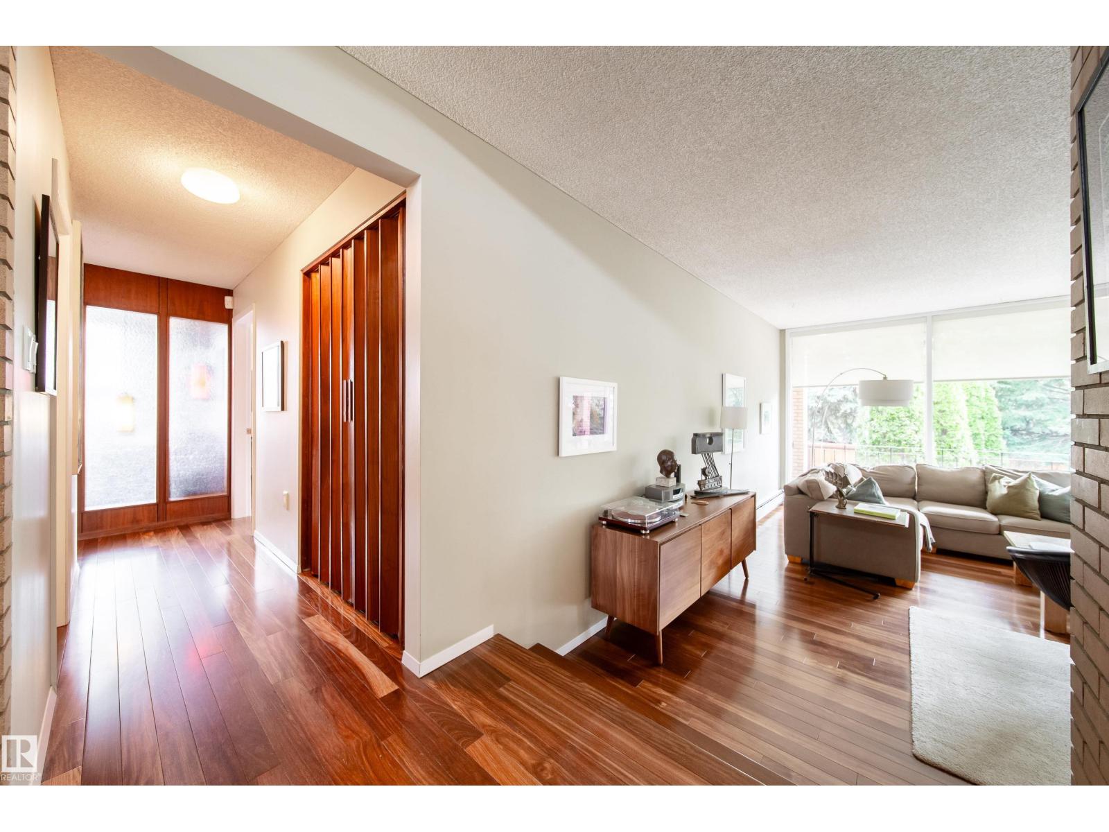 8703 137 ST NW - 10