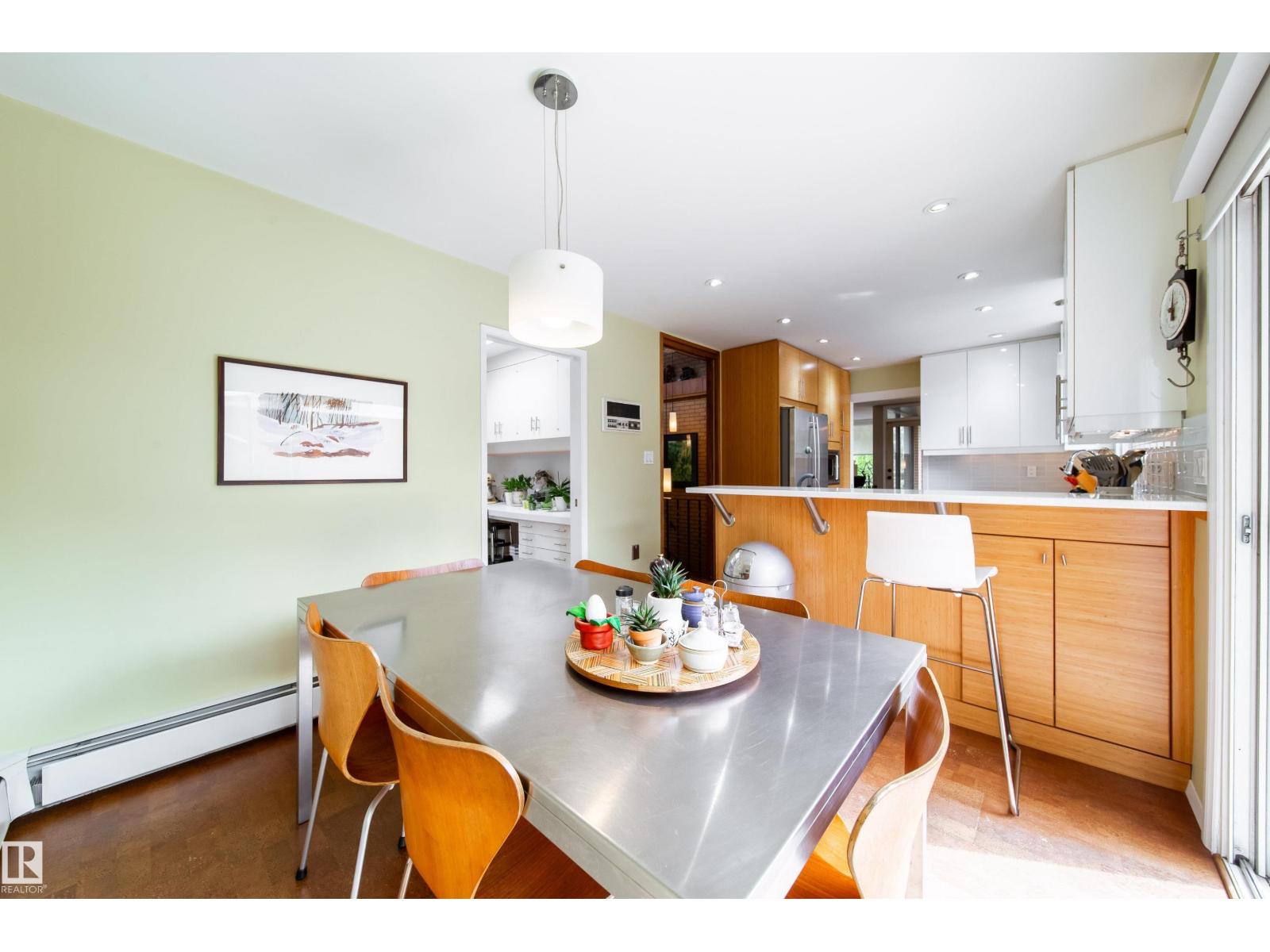 8703 137 ST NW - 27