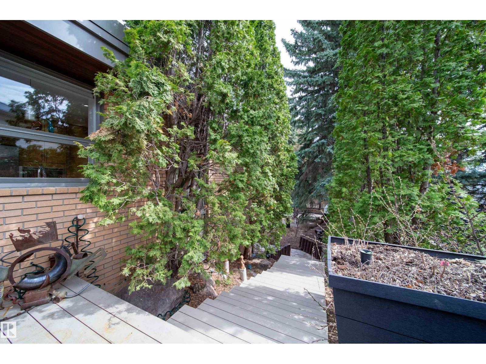 8703 137 ST NW - 31