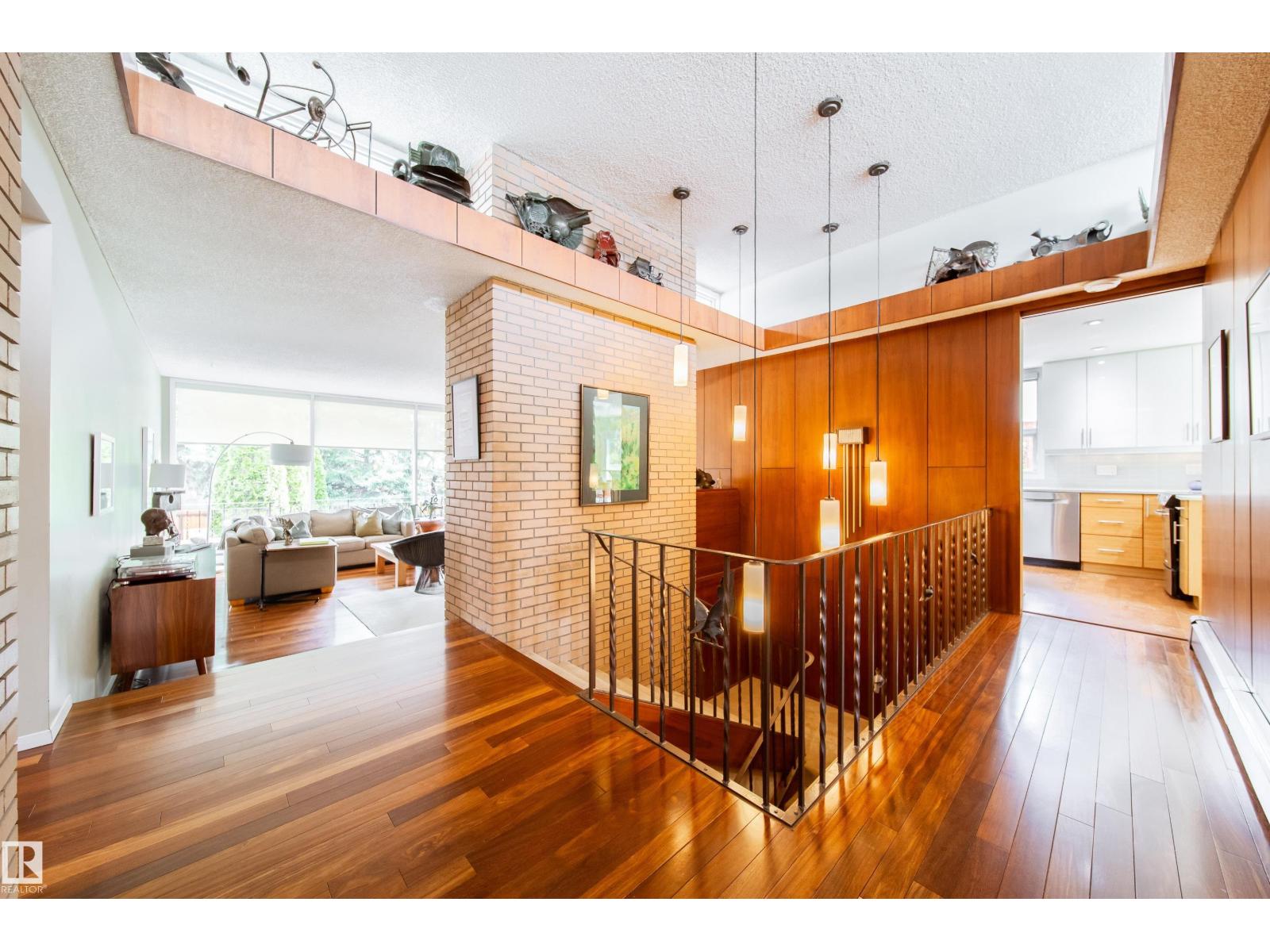 8703 137 ST NW - 8