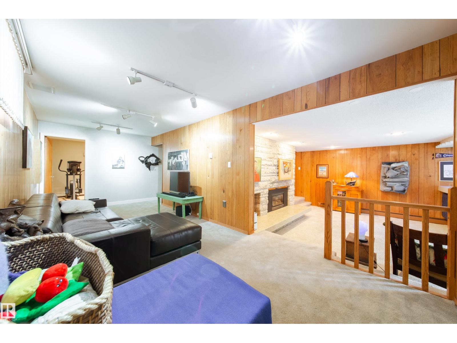 8703 137 ST NW - 60
