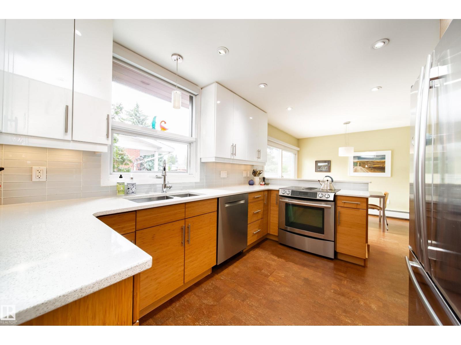 8703 137 ST NW - 21