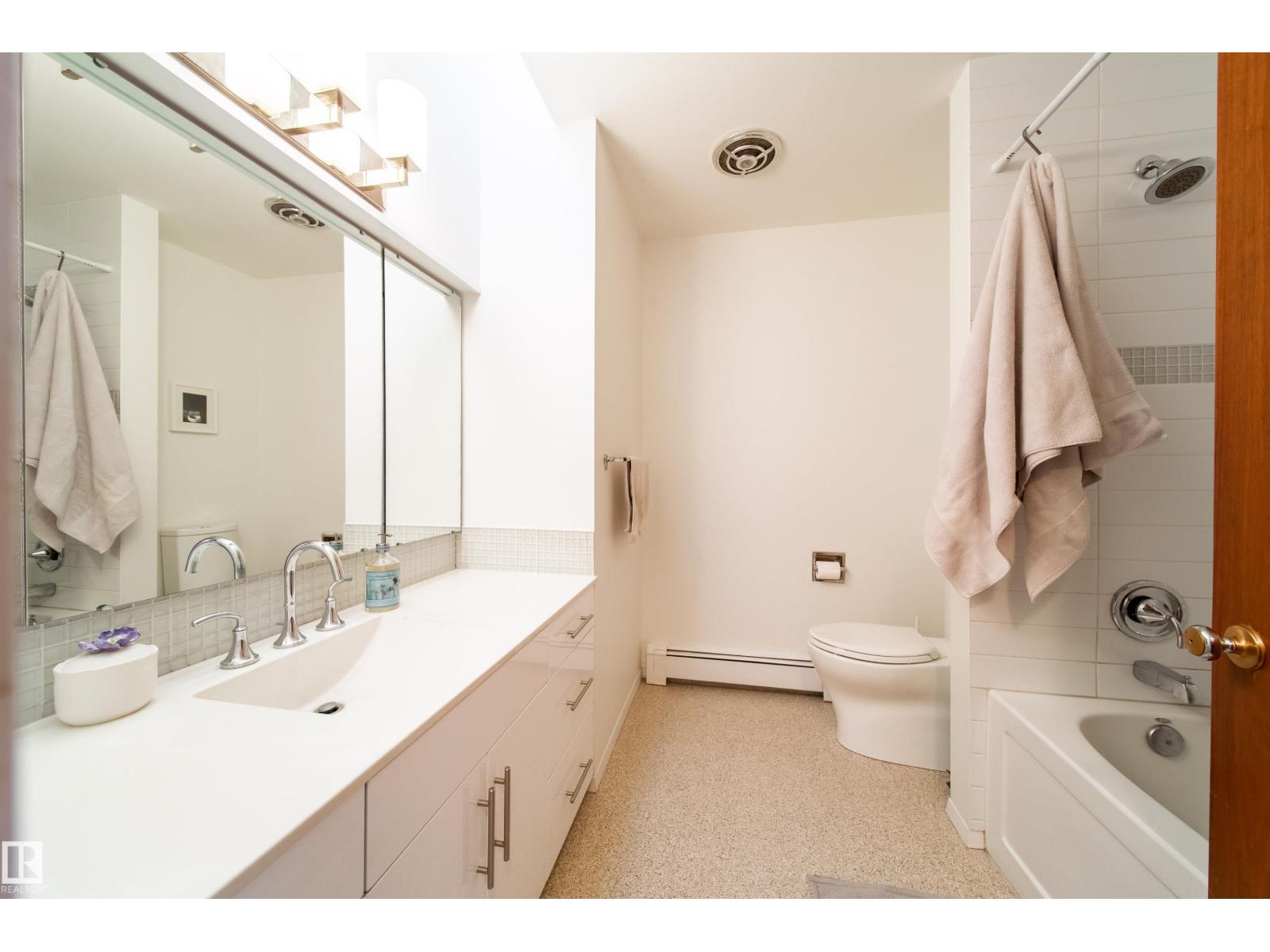 8703 137 ST NW - 37