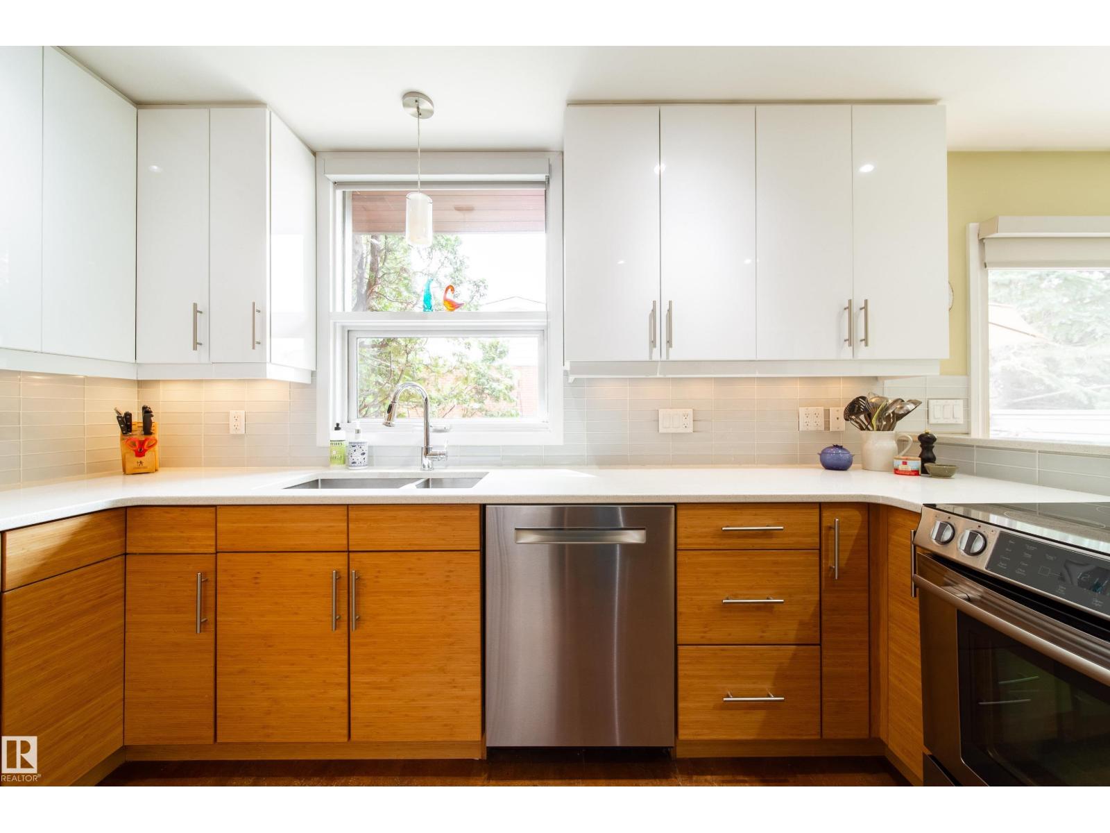 8703 137 ST NW - 23