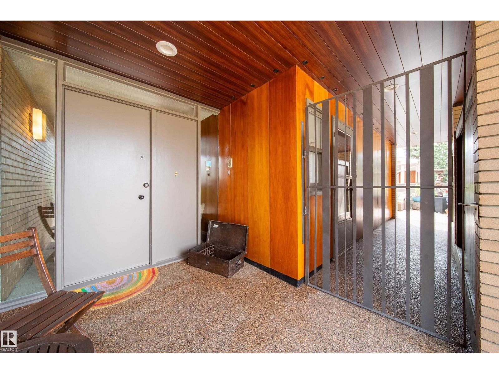8703 137 ST NW - 5