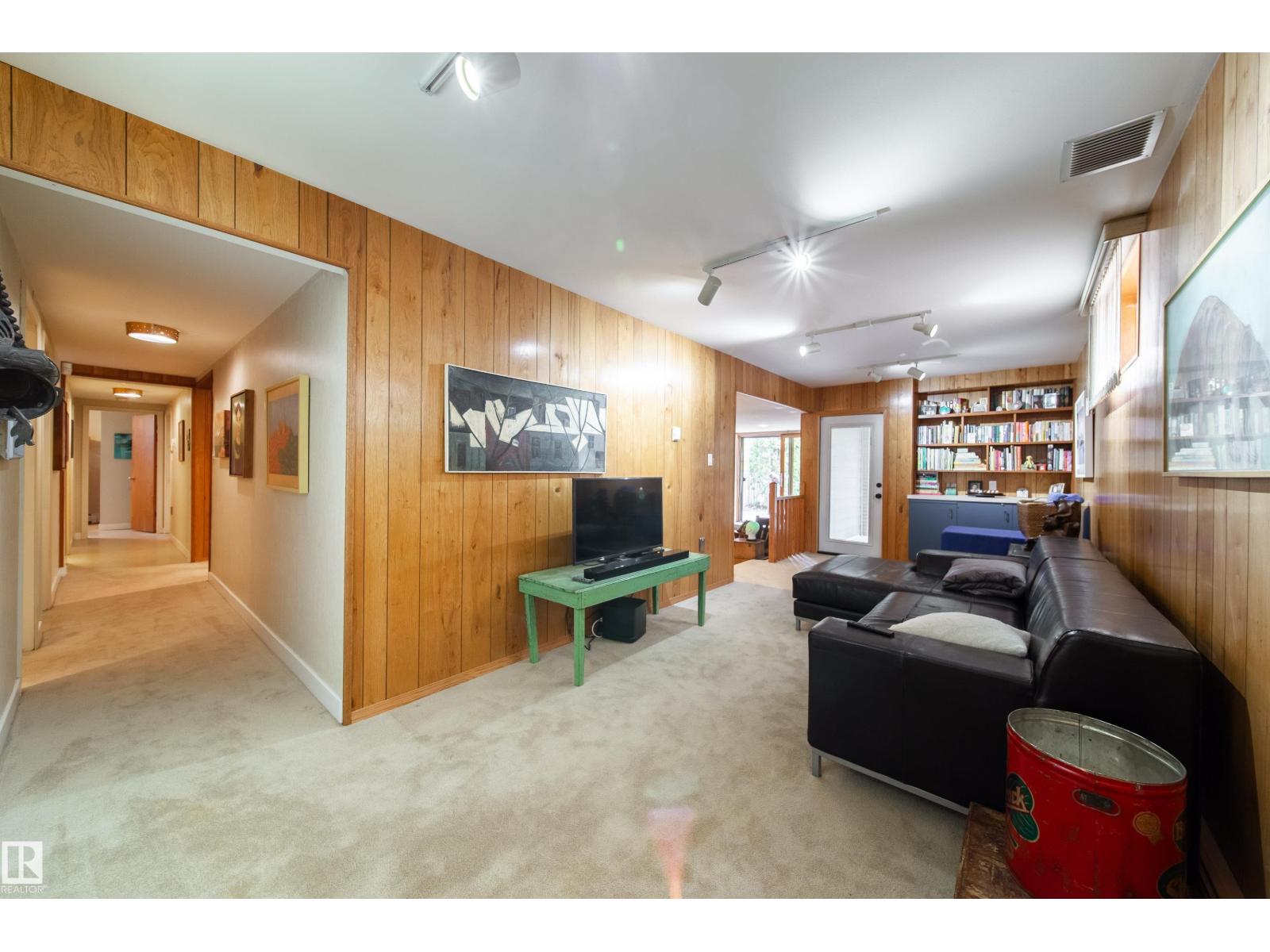 8703 137 ST NW - 61