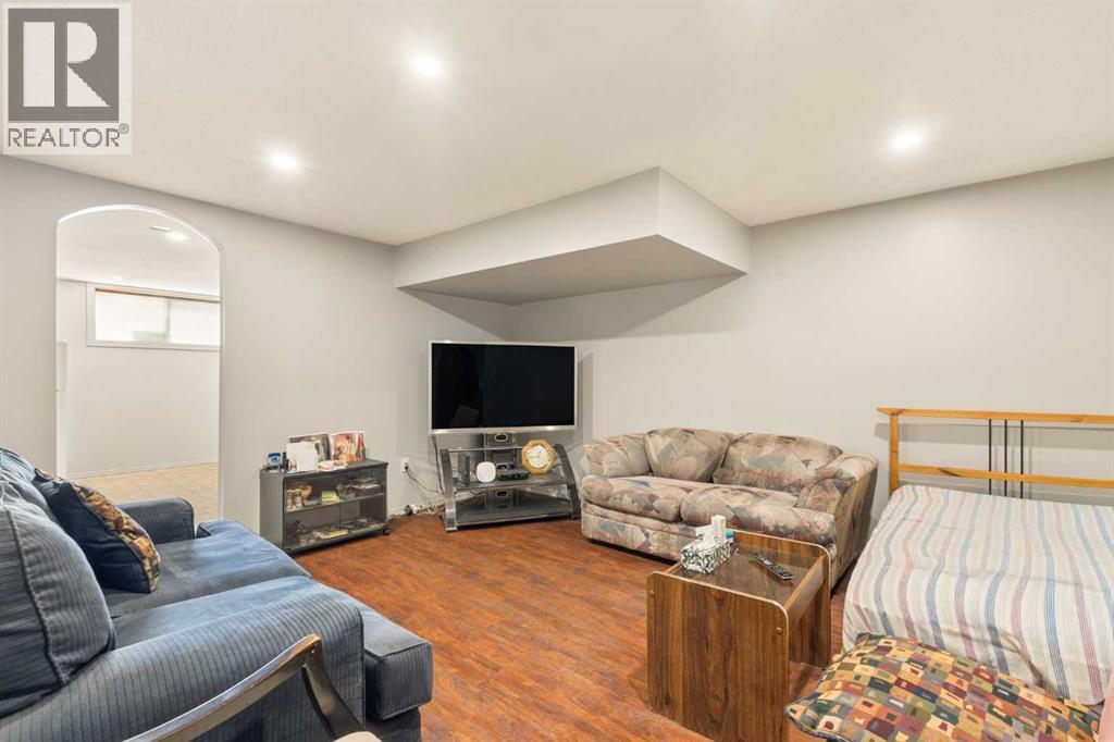404 Manora Way NE - 24