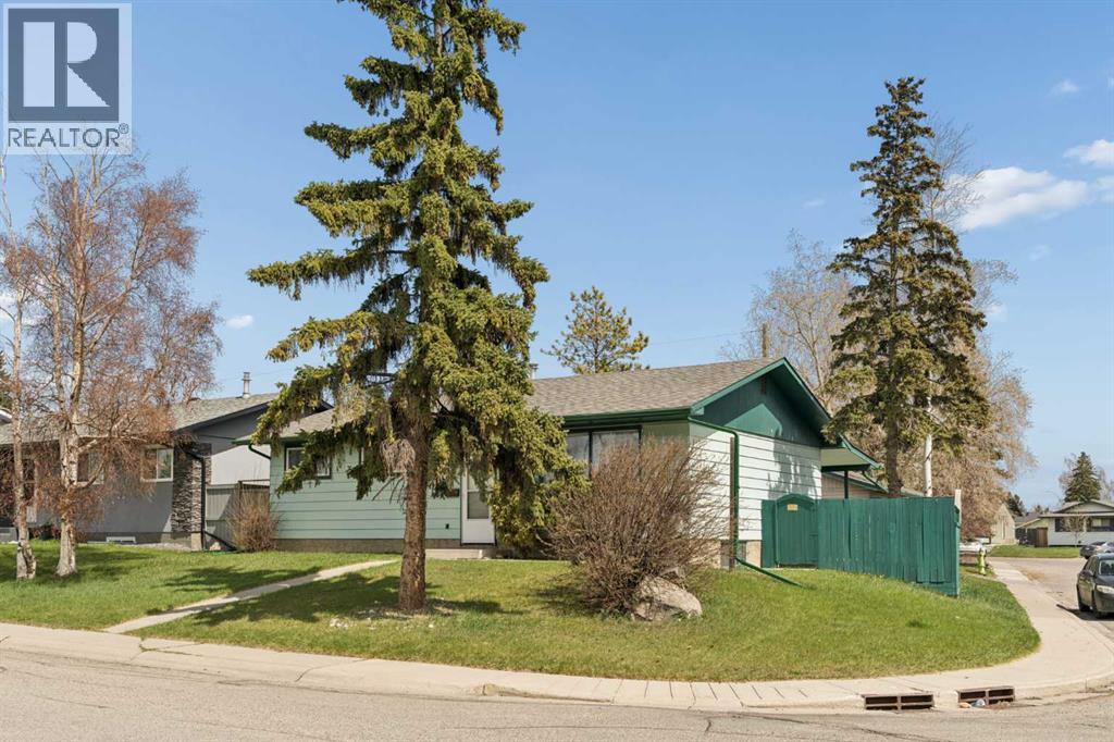 404 Manora Way NE - 4