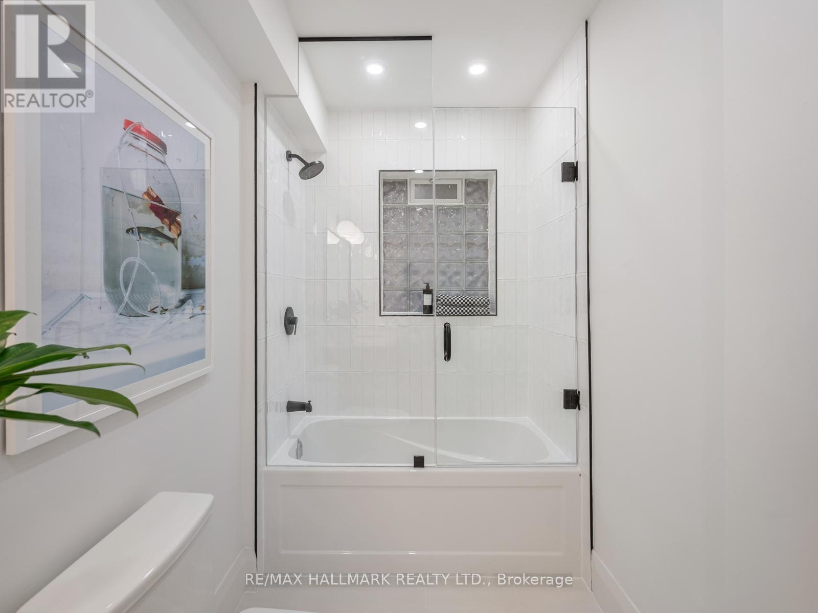 33 MORTIMER AVENUE - 18