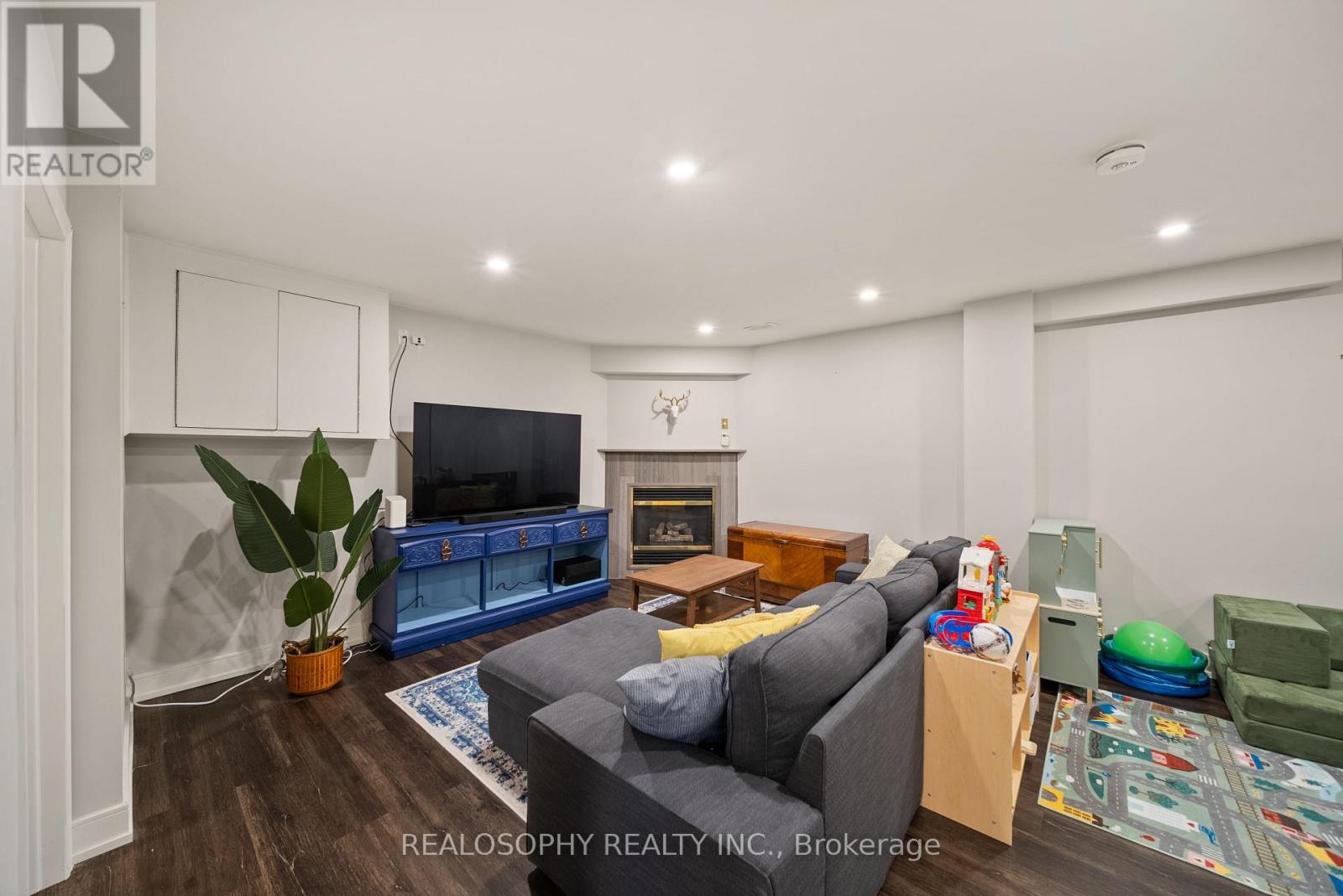 17 PIONEER DRIVE - 19