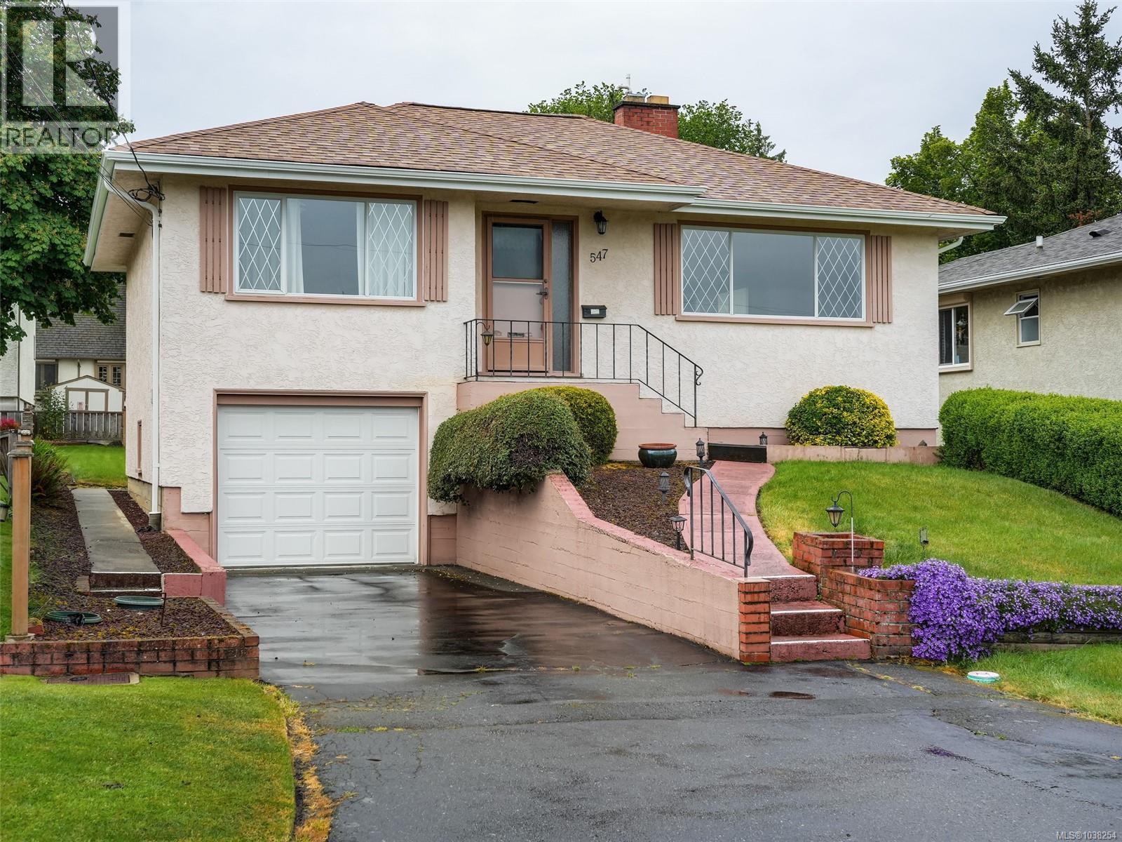  547 Davida Avenue, Saanich