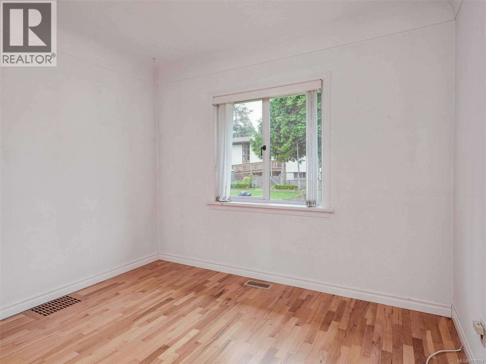  547 Davida Avenue, Saanich