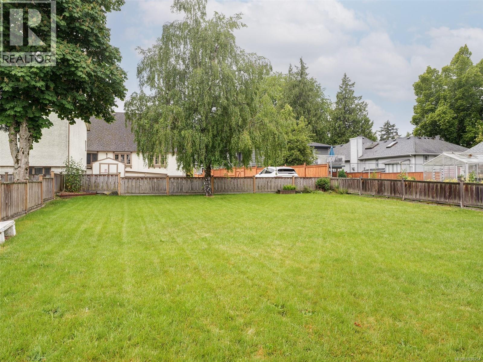  547 Davida Avenue, Saanich