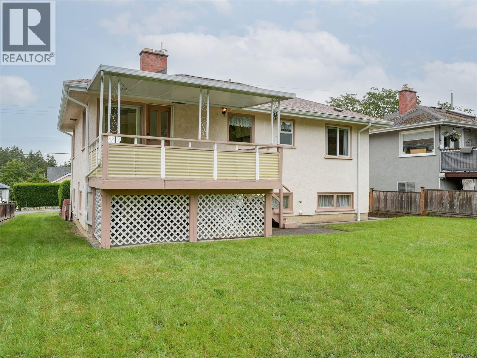  547 Davida Avenue, Saanich