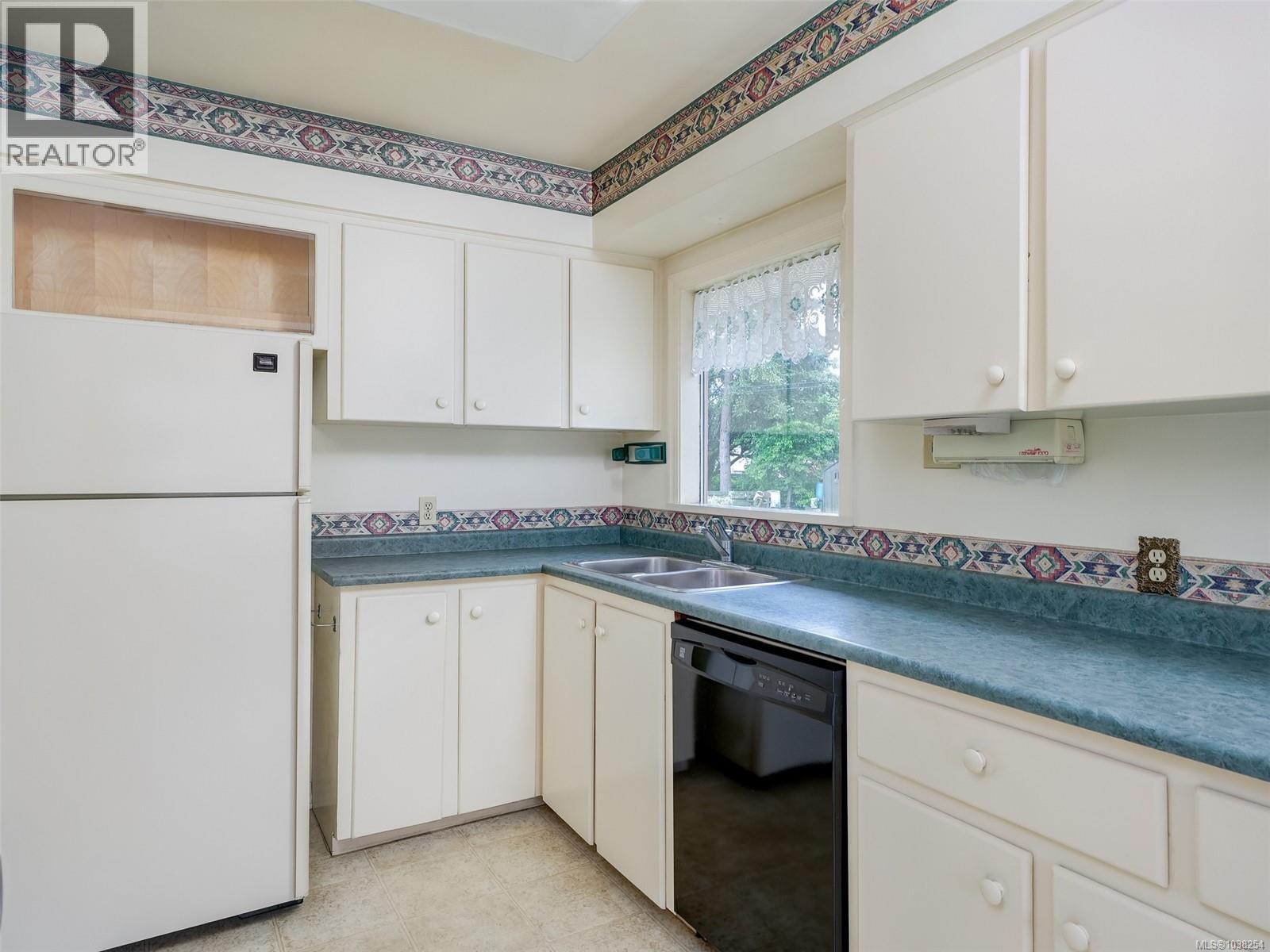  547 Davida Avenue, Saanich