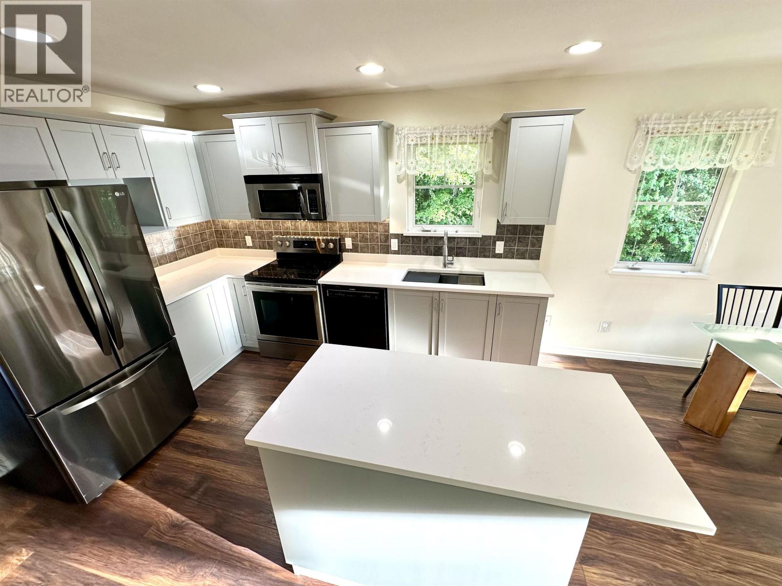 328 3000 RIVERBEND Drive - main photo