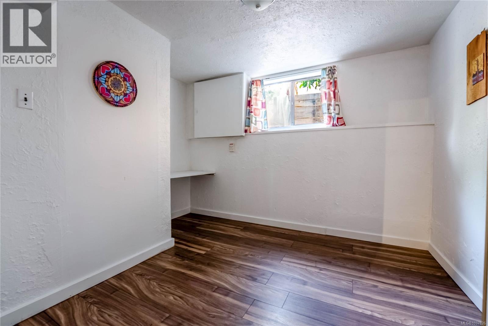3360 Rolston Cres - 34