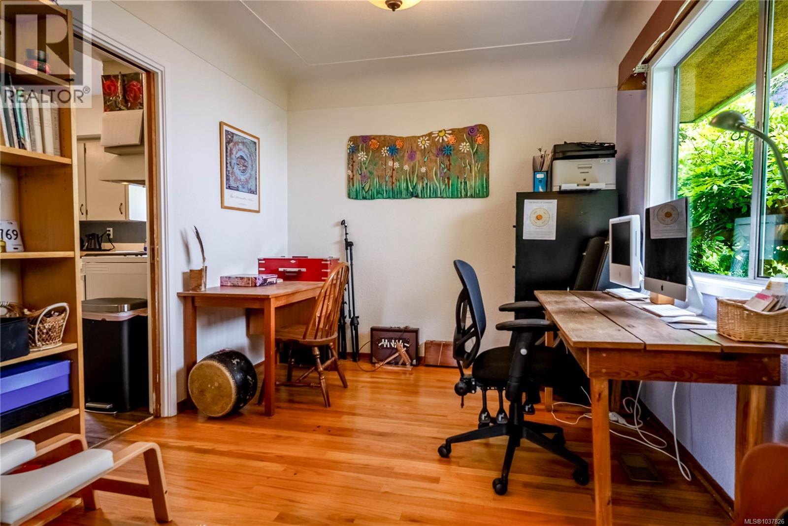 3360 Rolston Cres - 5