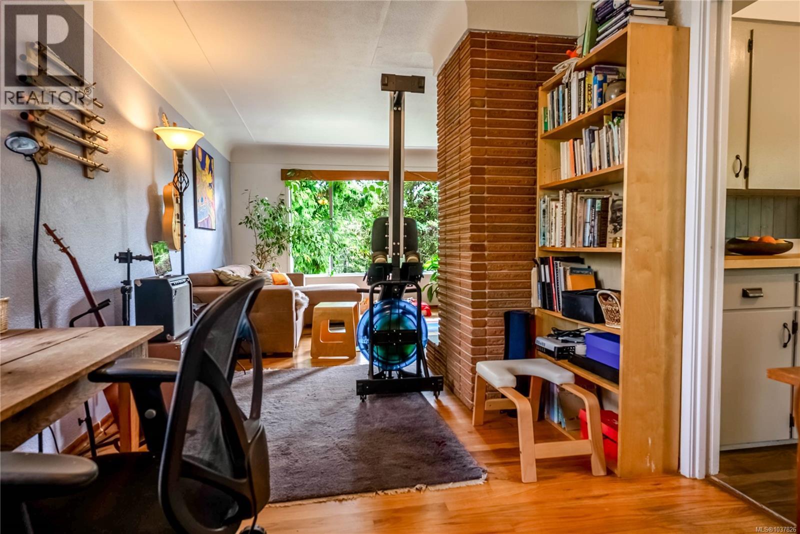 3360 Rolston Cres - 6
