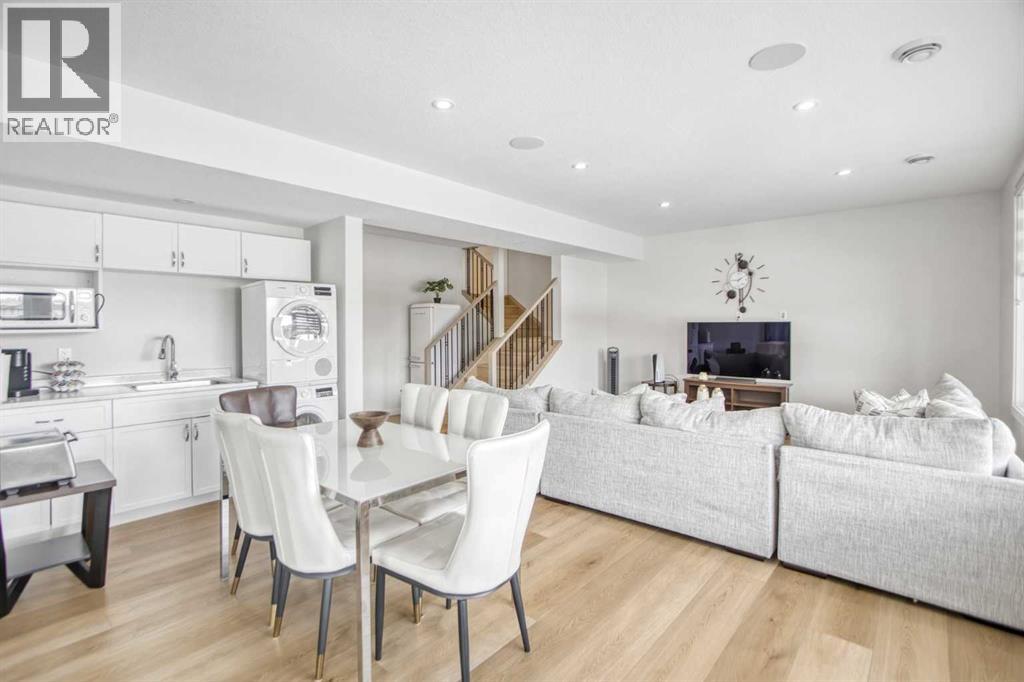 1104 Cranbrook Gardens SE - 30