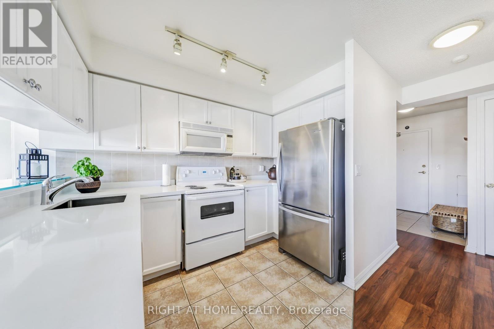 #502 1140 PARKWEST PLACE - 13